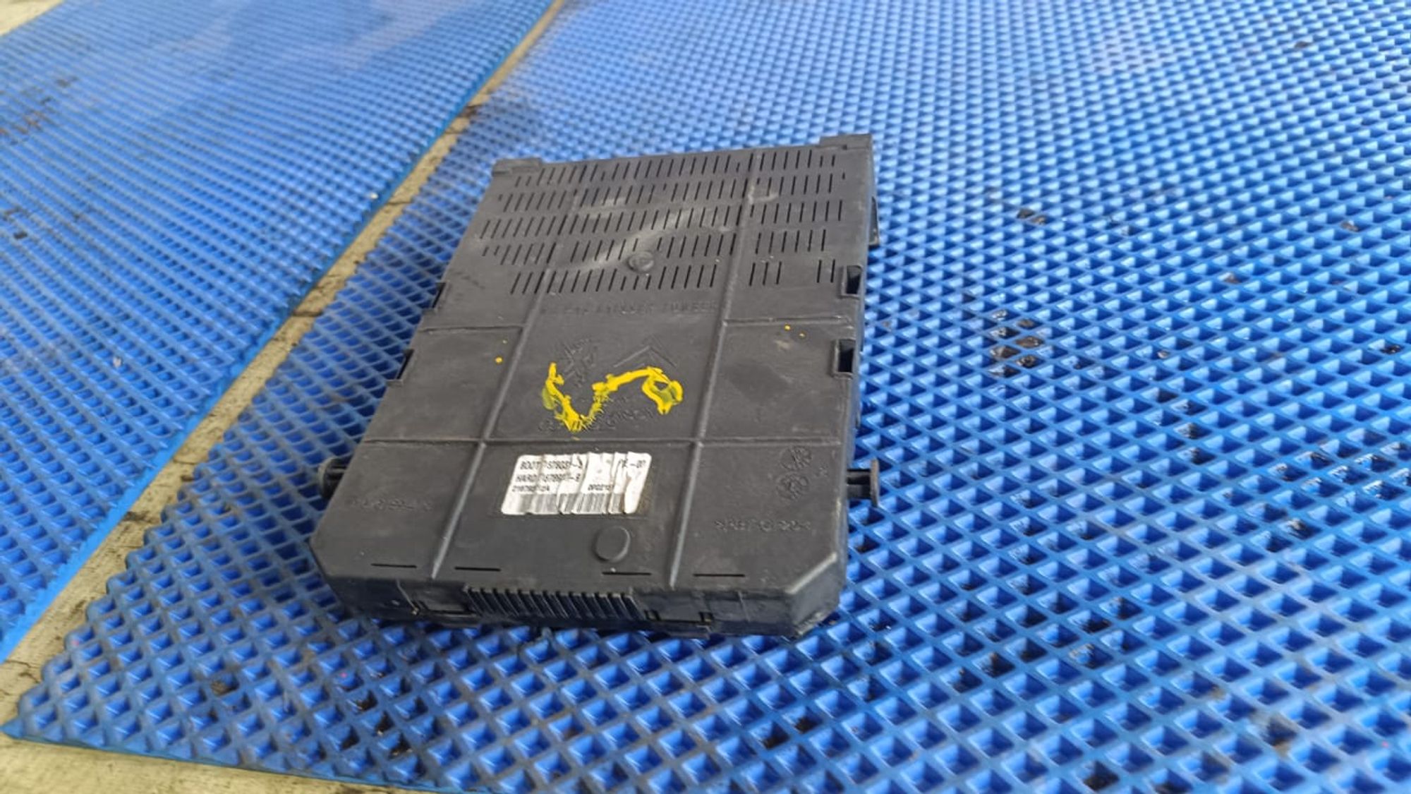 https://gcs.partsauto.market/rn-stockpro.appspot.com/thmbs/userImages/72ad5fba4727bffbc6ea9a8c61494201/part/409d977c-bd57-41ff-92c7-38bbf13f0671_1747037496281.jpg