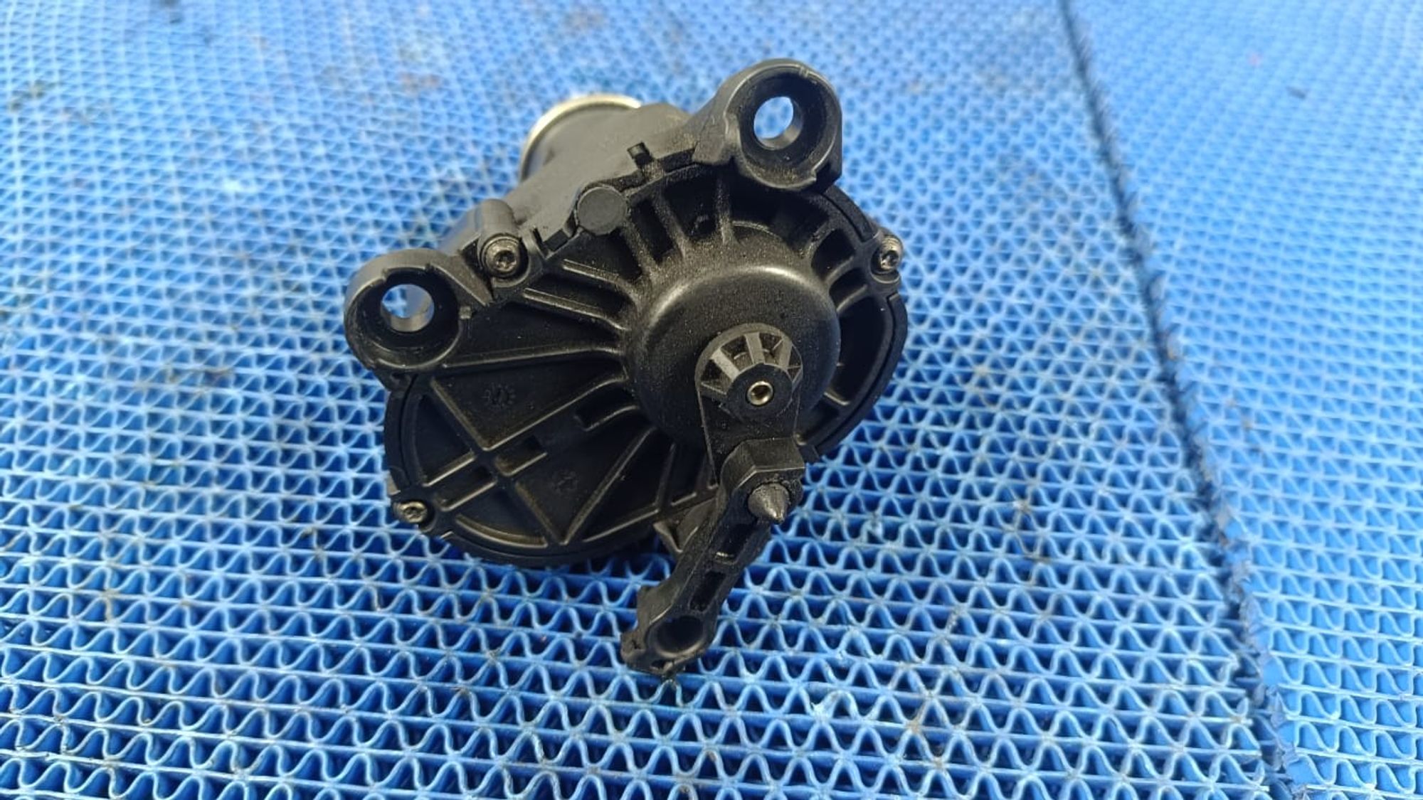https://gcs.partsauto.market/rn-stockpro.appspot.com/thmbs/userImages/72ad5fba4727bffbc6ea9a8c61494201/part/513a717d-ffd9-4691-a8eb-299d8af6e75c_1736764878086.jpg