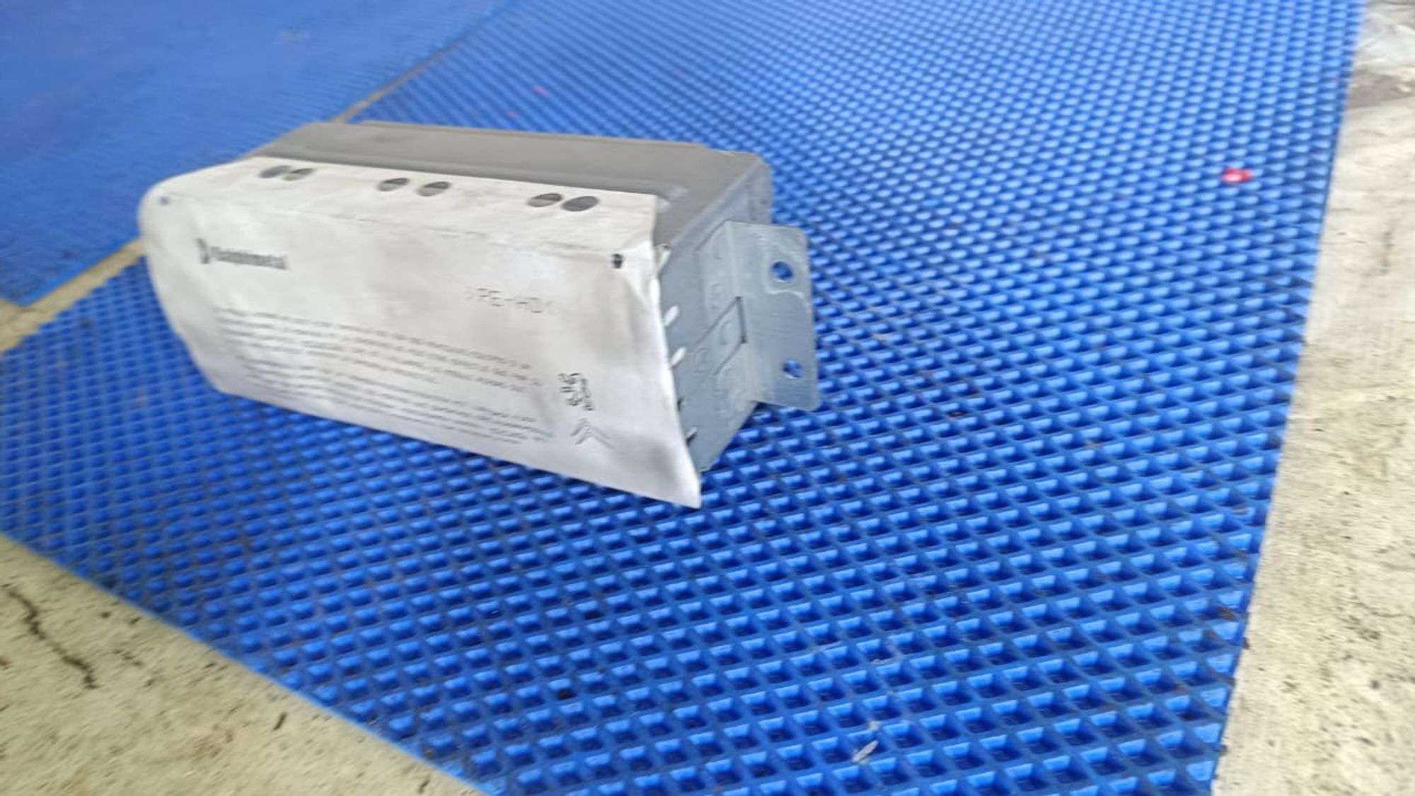 https://gcs.partsauto.market/rn-stockpro.appspot.com/thmbs/userImages/72ad5fba4727bffbc6ea9a8c61494201/part/51ac6658-f498-460e-9de9-78ab99f244d3_1744463253051.jpg