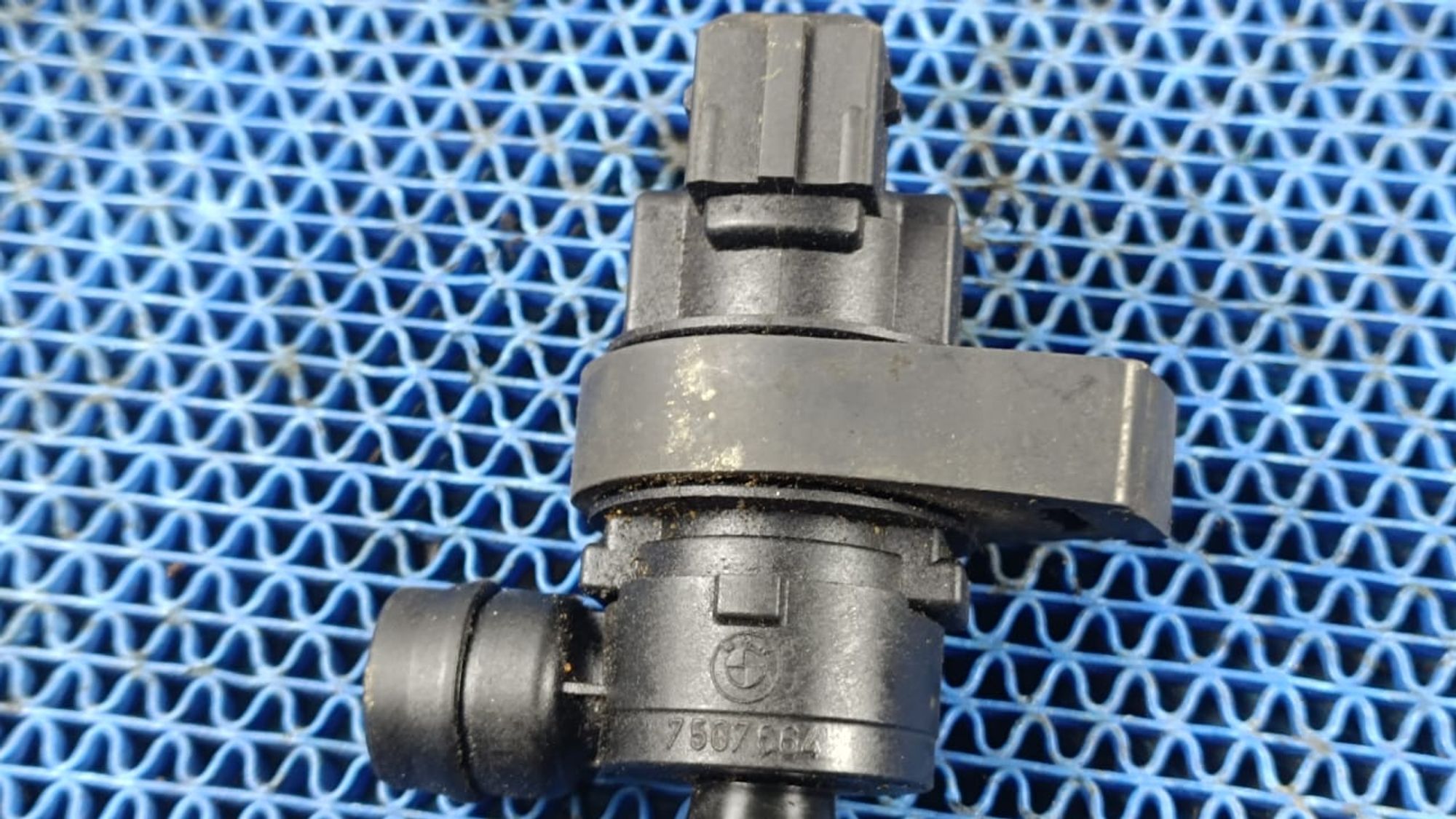 https://gcs.partsauto.market/rn-stockpro.appspot.com/thmbs/userImages/72ad5fba4727bffbc6ea9a8c61494201/part/5729fde7-f379-4cf4-8136-b29891e31013_1733487038065.jpg
