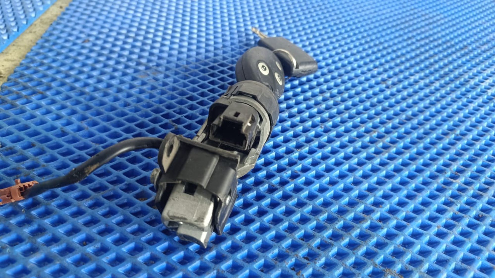 https://gcs.partsauto.market/rn-stockpro.appspot.com/thmbs/userImages/72ad5fba4727bffbc6ea9a8c61494201/part/57f5c462-d2d1-4b66-ae80-82989802a1b4_1744462860027.jpg