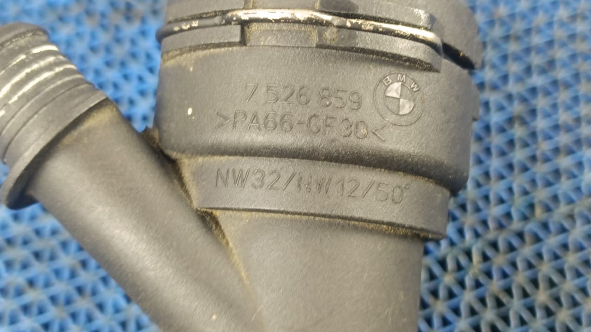 https://gcs.partsauto.market/rn-stockpro.appspot.com/thmbs/userImages/72ad5fba4727bffbc6ea9a8c61494201/part/606bf1bb-0e0c-402e-842c-0106679b7afc_1733828066380.jpg