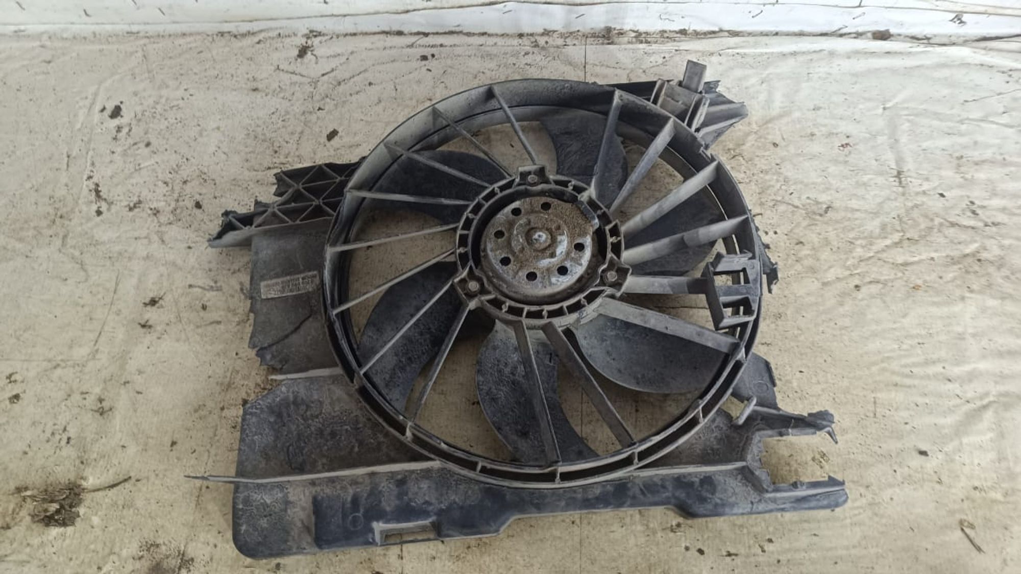 https://gcs.partsauto.market/rn-stockpro.appspot.com/thmbs/userImages/72ad5fba4727bffbc6ea9a8c61494201/part/687132a1-f3e8-4d2f-8e84-59a5c6909069_1742295049871.jpg