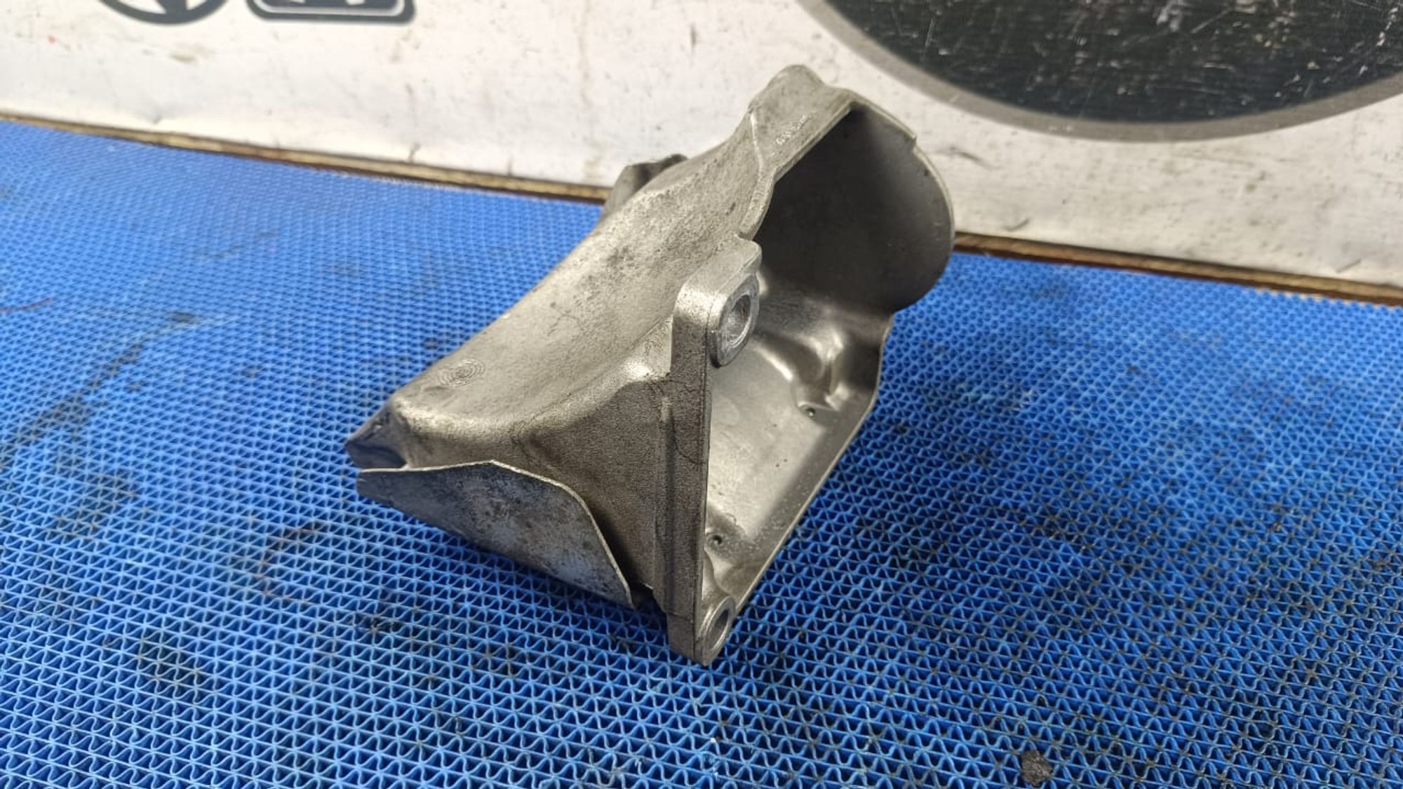 https://gcs.partsauto.market/rn-stockpro.appspot.com/thmbs/userImages/72ad5fba4727bffbc6ea9a8c61494201/part/6b268aa8-0803-49b3-ac8c-c3ee8db49b98_1733756432675.jpg