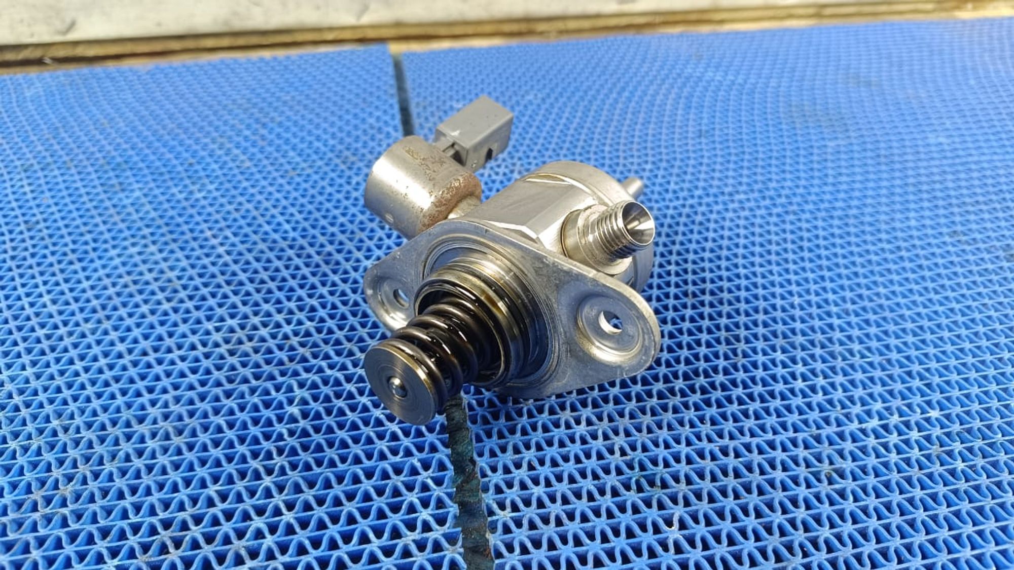 https://gcs.partsauto.market/rn-stockpro.appspot.com/thmbs/userImages/72ad5fba4727bffbc6ea9a8c61494201/part/6da1719f-6fc7-4373-971b-493f54630c66_1736255063512.jpg