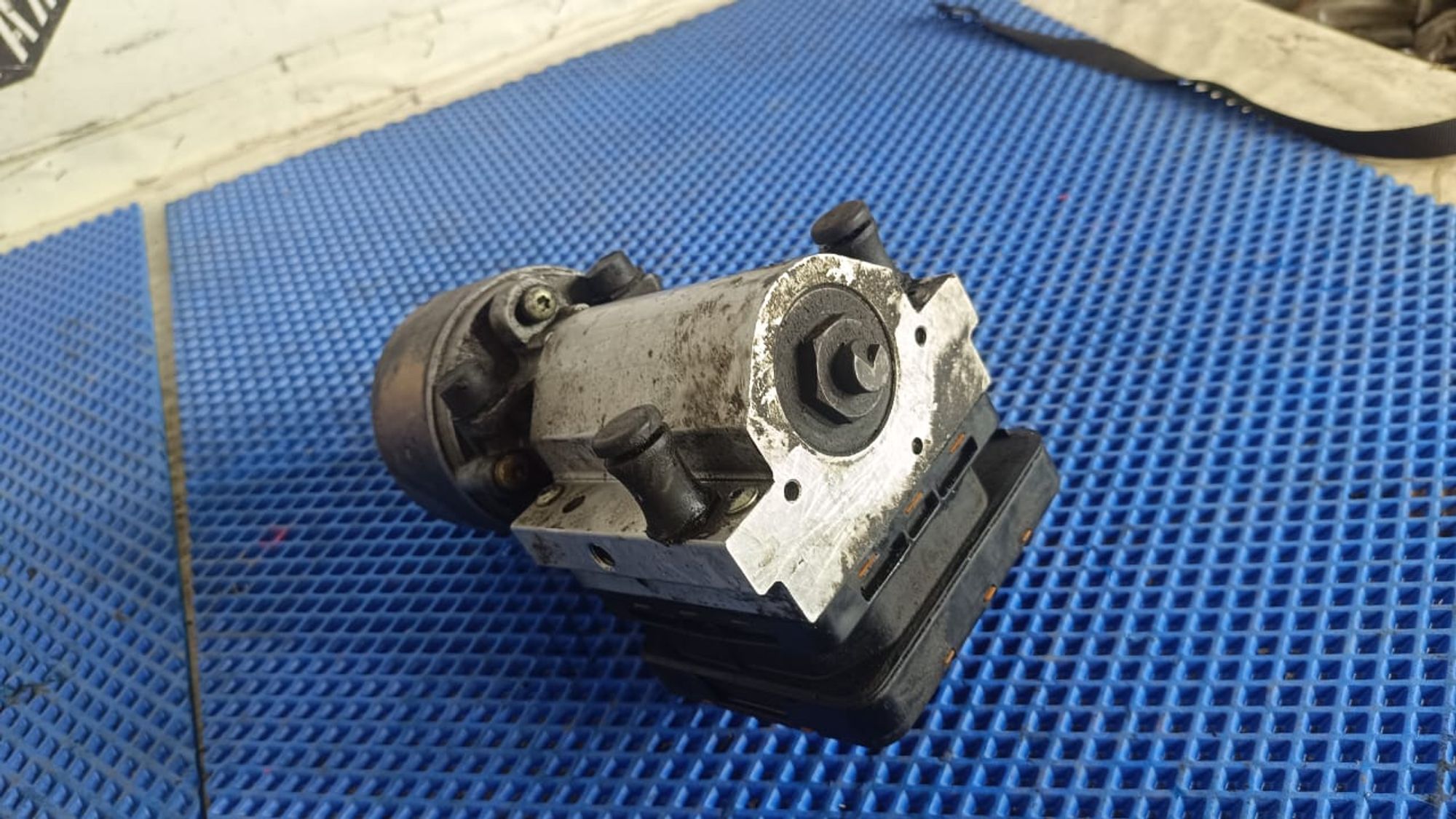 https://gcs.partsauto.market/rn-stockpro.appspot.com/thmbs/userImages/72ad5fba4727bffbc6ea9a8c61494201/part/6df7e3c0-056e-4e53-a2d4-e15dd2a3f3e0_1745567572901.jpg