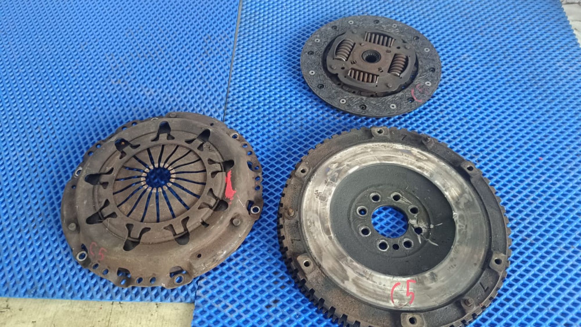 https://gcs.partsauto.market/rn-stockpro.appspot.com/thmbs/userImages/72ad5fba4727bffbc6ea9a8c61494201/part/7804ce35-50d7-41b4-8255-4799061b866e_1745493515673.jpg
