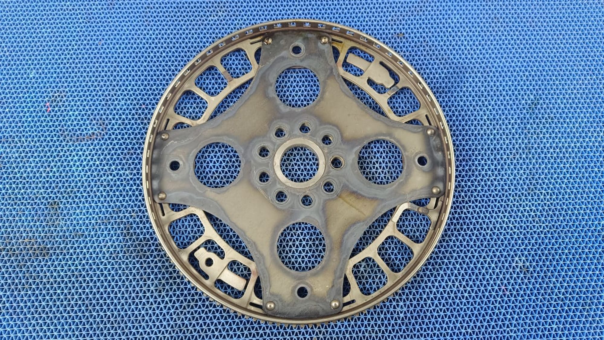 https://gcs.partsauto.market/rn-stockpro.appspot.com/thmbs/userImages/72ad5fba4727bffbc6ea9a8c61494201/part/84c7c8d9-38d3-4d71-9175-f8a34f35b72c_1733312681305.jpg
