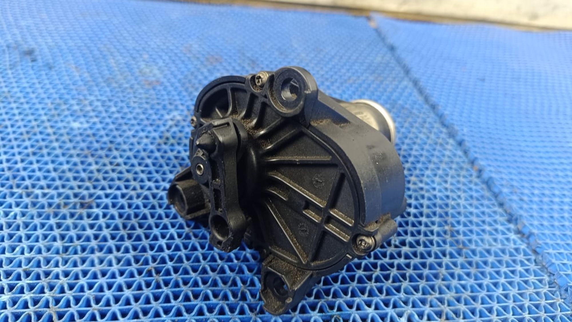 https://gcs.partsauto.market/rn-stockpro.appspot.com/thmbs/userImages/72ad5fba4727bffbc6ea9a8c61494201/part/8fcc7c21-f4fe-4f40-afc2-46346c9e547c_1736764880965.jpg