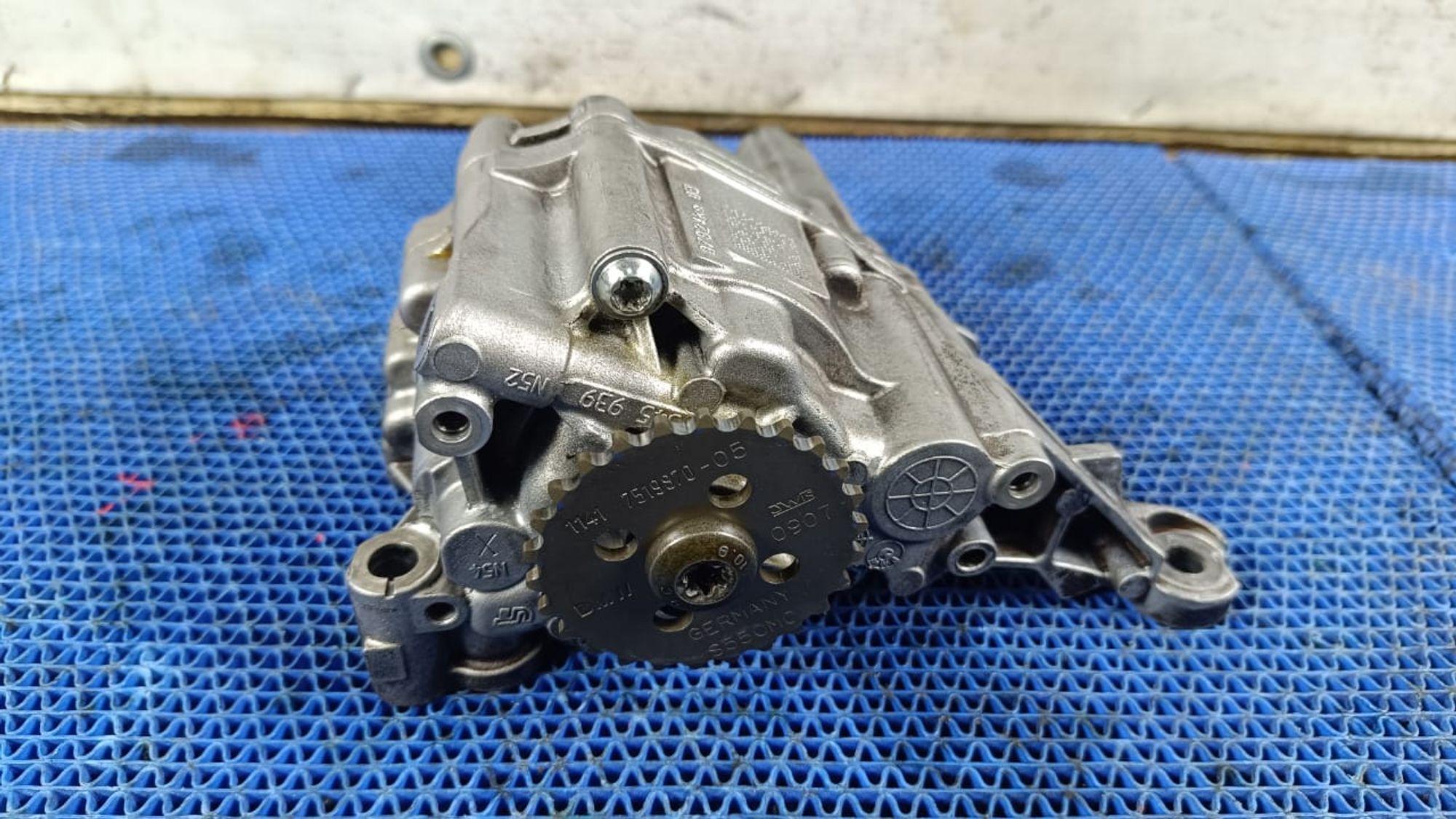 https://gcs.partsauto.market/rn-stockpro.appspot.com/thmbs/userImages/72ad5fba4727bffbc6ea9a8c61494201/part/9259b2ee-fef3-446b-8d5b-d4f75a0ffe2b_1745242406773.jpg