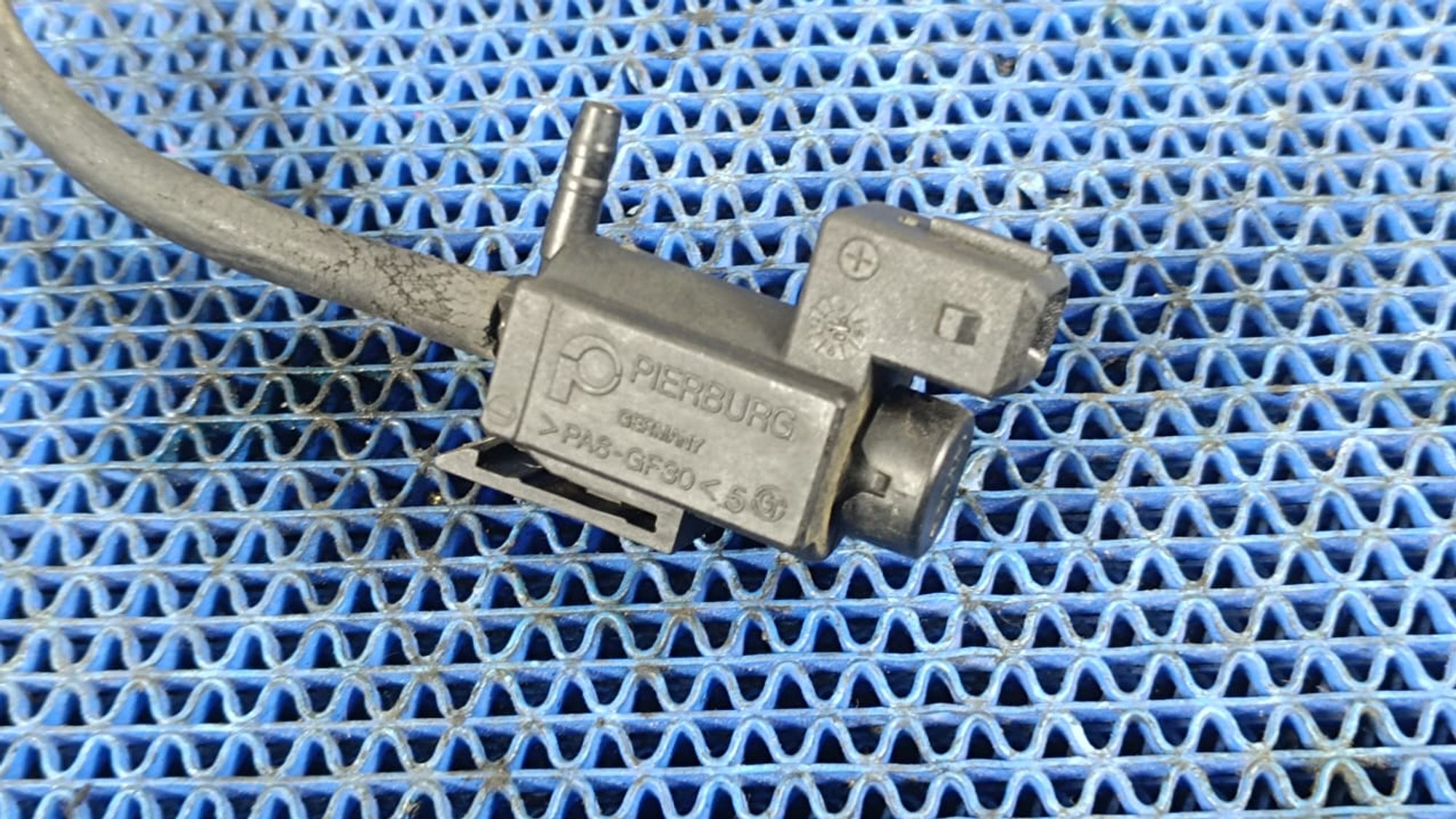 https://gcs.partsauto.market/rn-stockpro.appspot.com/thmbs/userImages/72ad5fba4727bffbc6ea9a8c61494201/part/956066fa-2f34-440c-b2cd-aba8c8a9ab6c_1745335446564.jpg