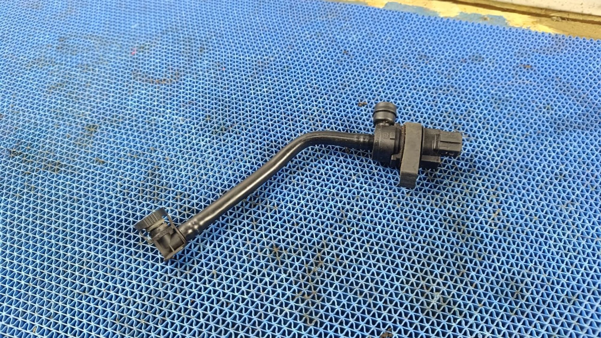 https://gcs.partsauto.market/rn-stockpro.appspot.com/thmbs/userImages/72ad5fba4727bffbc6ea9a8c61494201/part/a3702d00-5e93-4128-92a6-dffd3233db36_1733487027007.jpg