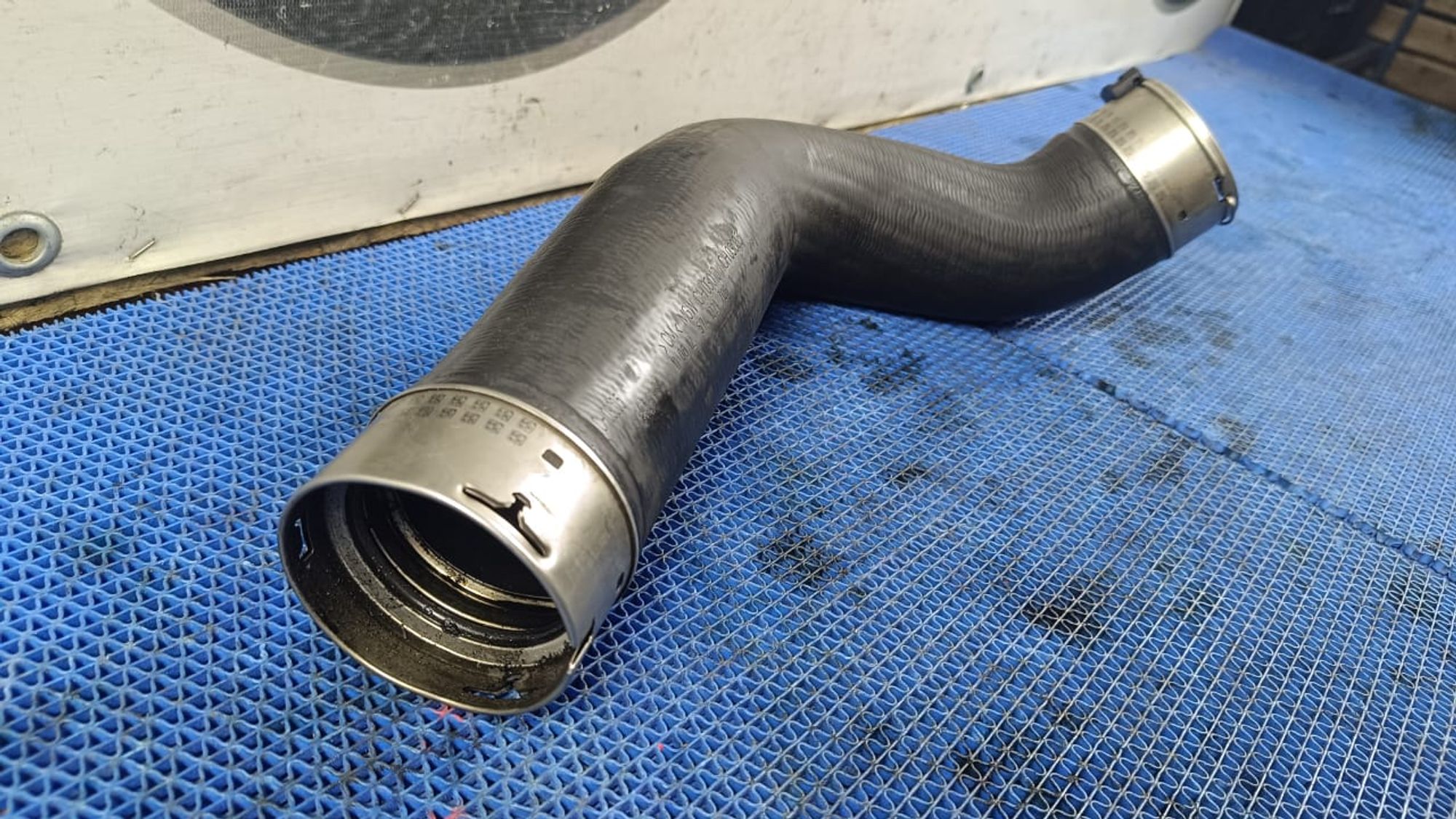 https://gcs.partsauto.market/rn-stockpro.appspot.com/thmbs/userImages/72ad5fba4727bffbc6ea9a8c61494201/part/aaf34cb0-b935-4a6c-9efd-d7f22a603427_1747724264664.jpg