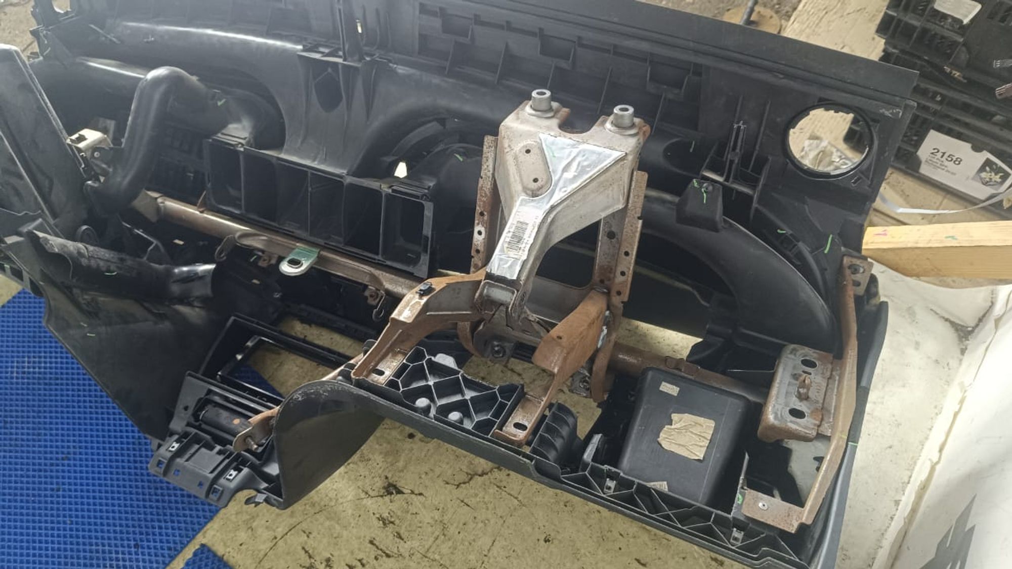 https://gcs.partsauto.market/rn-stockpro.appspot.com/thmbs/userImages/72ad5fba4727bffbc6ea9a8c61494201/part/b374e067-da66-4b13-8afc-75cb6792cd67_1744396805560.jpg