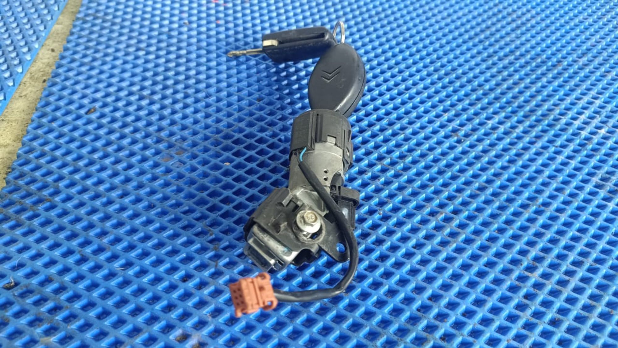 https://gcs.partsauto.market/rn-stockpro.appspot.com/thmbs/userImages/72ad5fba4727bffbc6ea9a8c61494201/part/b45a7a92-a6d0-48e9-8e10-d8508ae90f6c_1744462849913.jpg