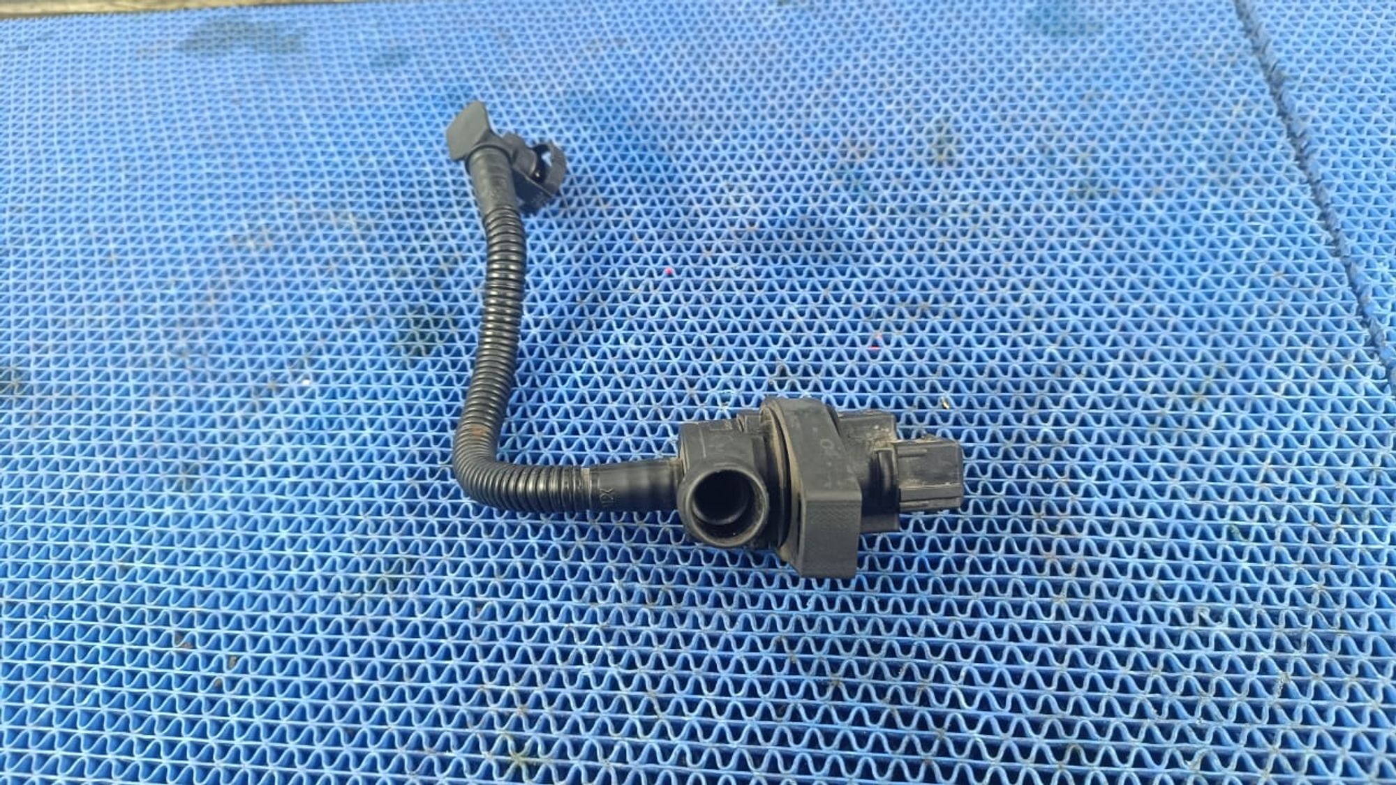 https://gcs.partsauto.market/rn-stockpro.appspot.com/thmbs/userImages/72ad5fba4727bffbc6ea9a8c61494201/part/b9e22e2e-76bc-4221-9452-20e4566e425f_1740653815009.jpg