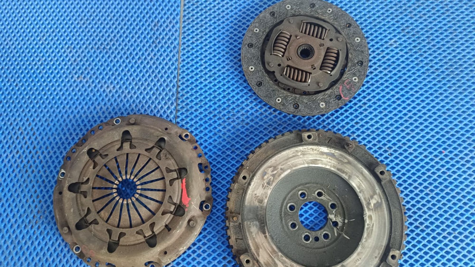 https://gcs.partsauto.market/rn-stockpro.appspot.com/thmbs/userImages/72ad5fba4727bffbc6ea9a8c61494201/part/c6201451-84b1-438d-98d8-a25b05a7fccd_1745493511056.jpg