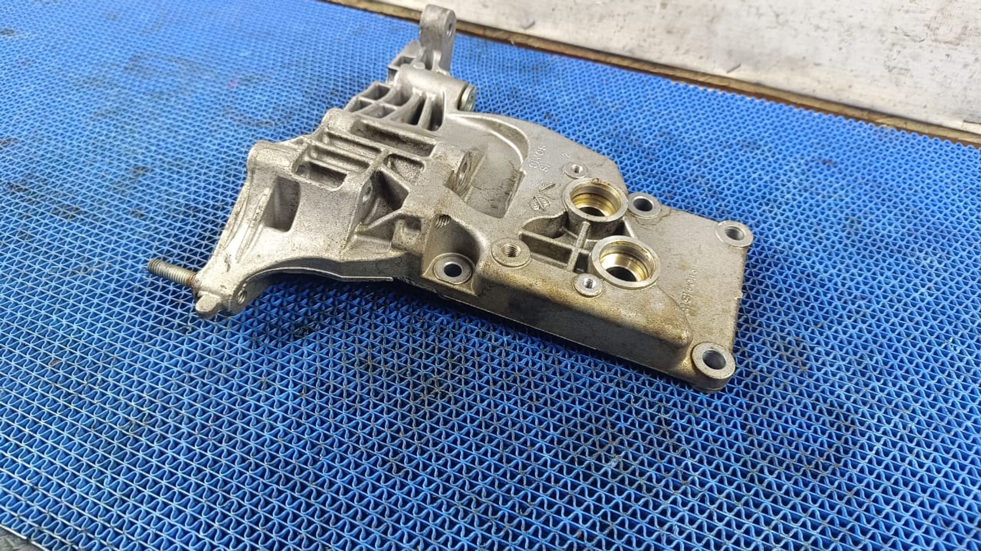 https://gcs.partsauto.market/rn-stockpro.appspot.com/thmbs/userImages/72ad5fba4727bffbc6ea9a8c61494201/part/c7fda0a9-6267-4f31-90fb-1a6c1f01f445_1733749111652.jpg