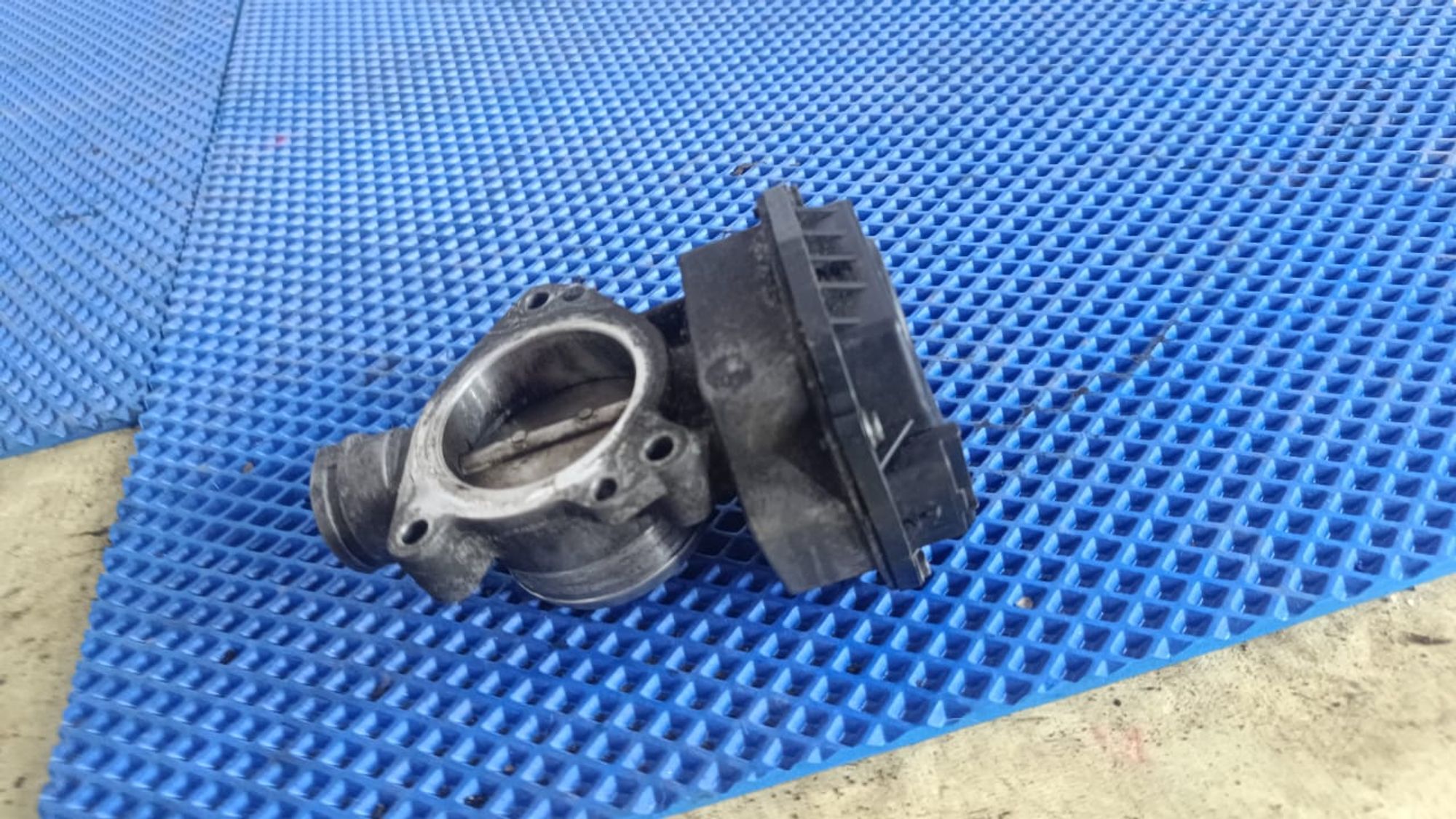 https://gcs.partsauto.market/rn-stockpro.appspot.com/thmbs/userImages/72ad5fba4727bffbc6ea9a8c61494201/part/cfb9e282-301d-4e29-8b49-618437afae47_1745567229570.jpg