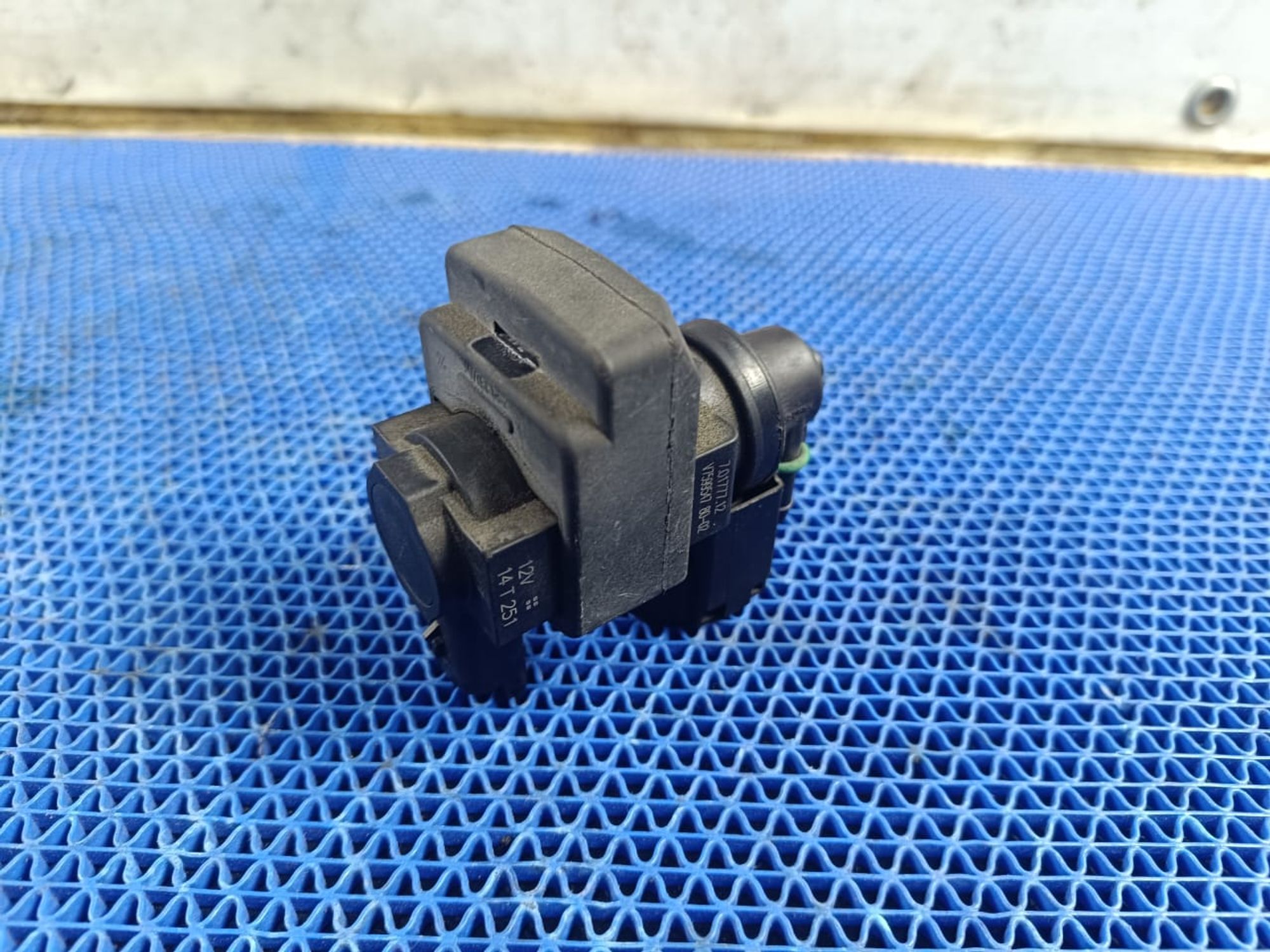 https://gcs.partsauto.market/rn-stockpro.appspot.com/thmbs/userImages/72ad5fba4727bffbc6ea9a8c61494201/part/d3d6a7d7-0fcc-4d19-baa4-27da669ad696_1729062708384.jpg
