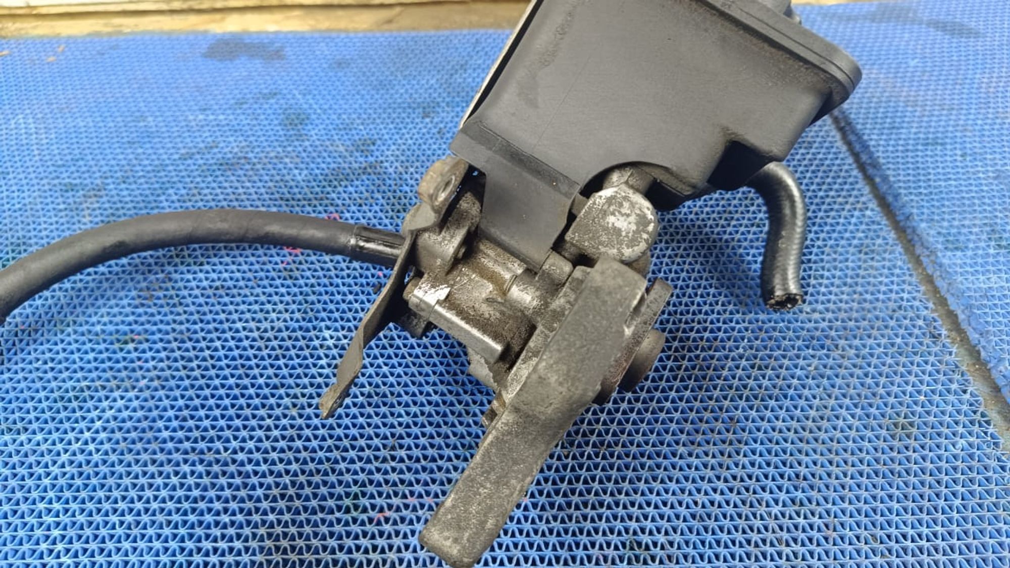 https://gcs.partsauto.market/rn-stockpro.appspot.com/thmbs/userImages/72ad5fba4727bffbc6ea9a8c61494201/part/d570c3fe-e8cb-430f-bc47-41d9e2d8449f_1745230025464.jpg