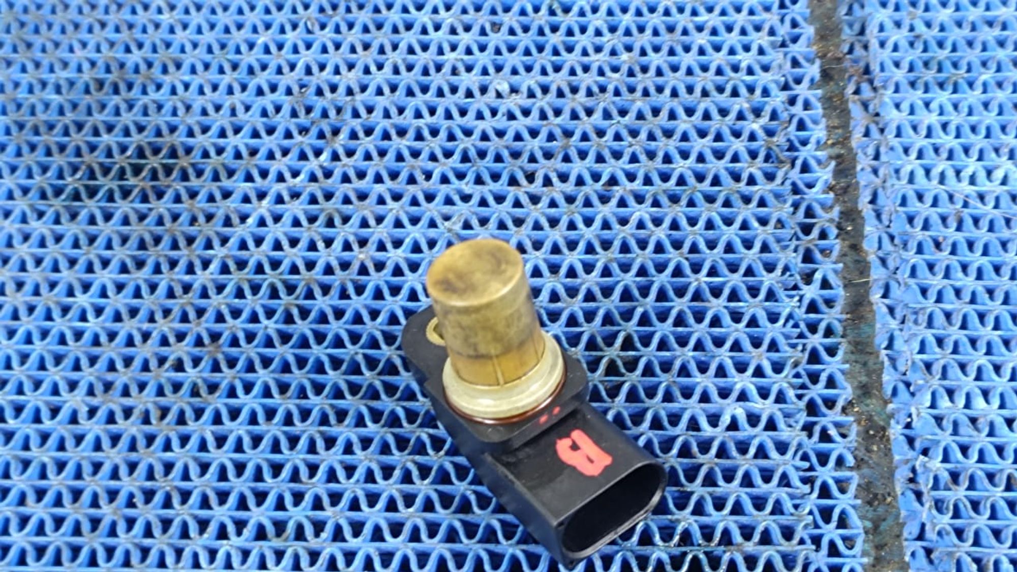 https://gcs.partsauto.market/rn-stockpro.appspot.com/thmbs/userImages/72ad5fba4727bffbc6ea9a8c61494201/part/d7beba93-c985-4234-adc6-c56760d19e1b_1745393537005.jpg