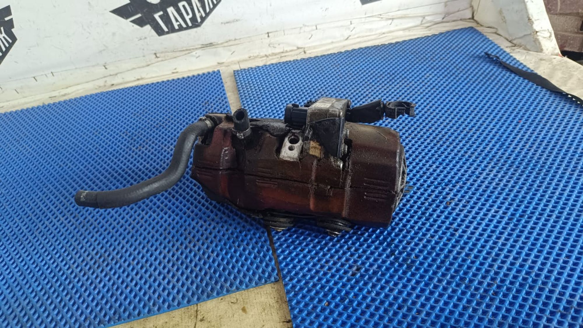 https://gcs.partsauto.market/rn-stockpro.appspot.com/thmbs/userImages/72ad5fba4727bffbc6ea9a8c61494201/part/dce0a638-de34-40ba-8798-e44ea2cb32c6_1745567766746.jpg