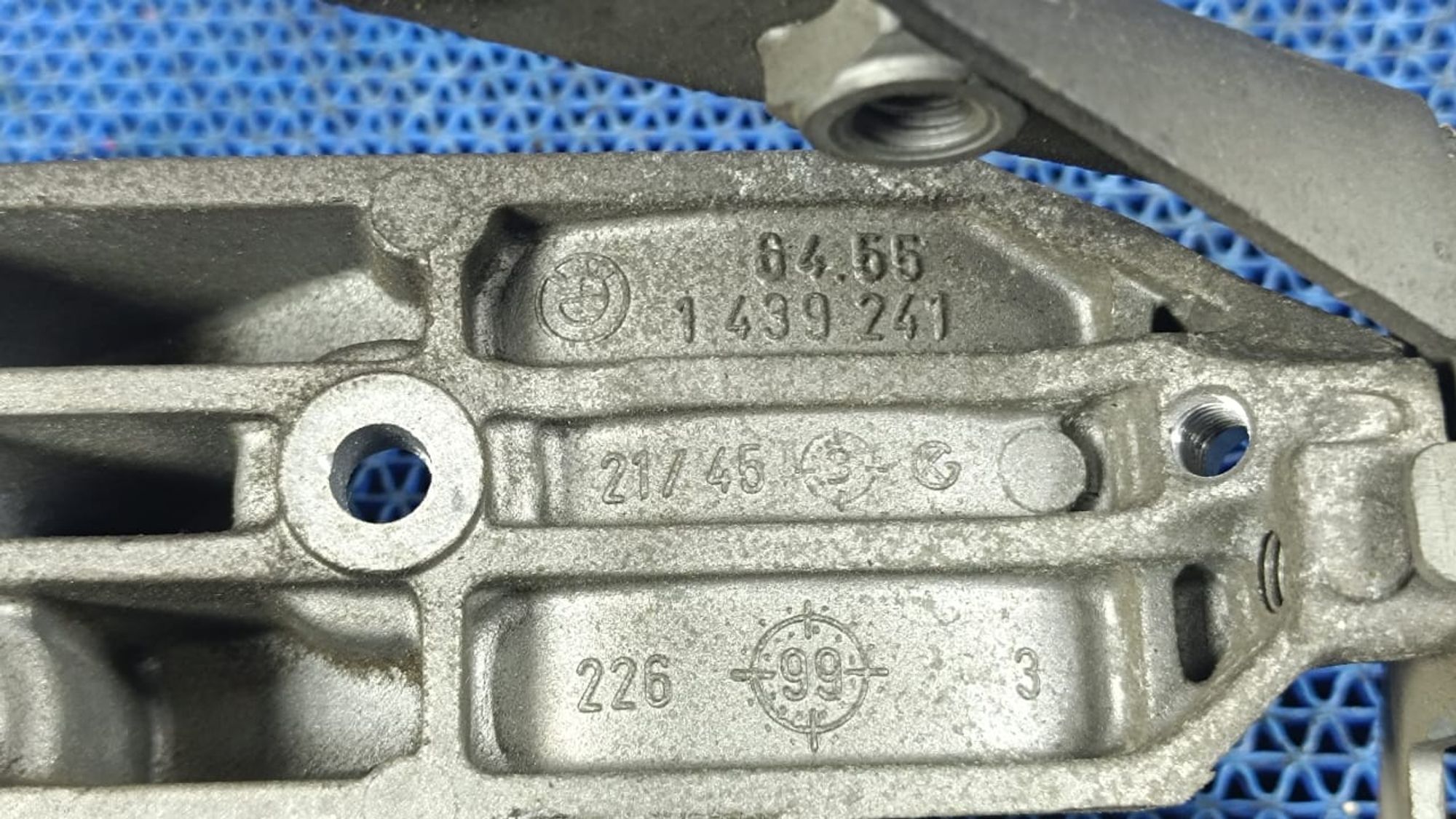 https://gcs.partsauto.market/rn-stockpro.appspot.com/thmbs/userImages/72ad5fba4727bffbc6ea9a8c61494201/part/ddfcbff2-d7e6-43d1-86a6-98e8907be2eb_1745868835949.jpg