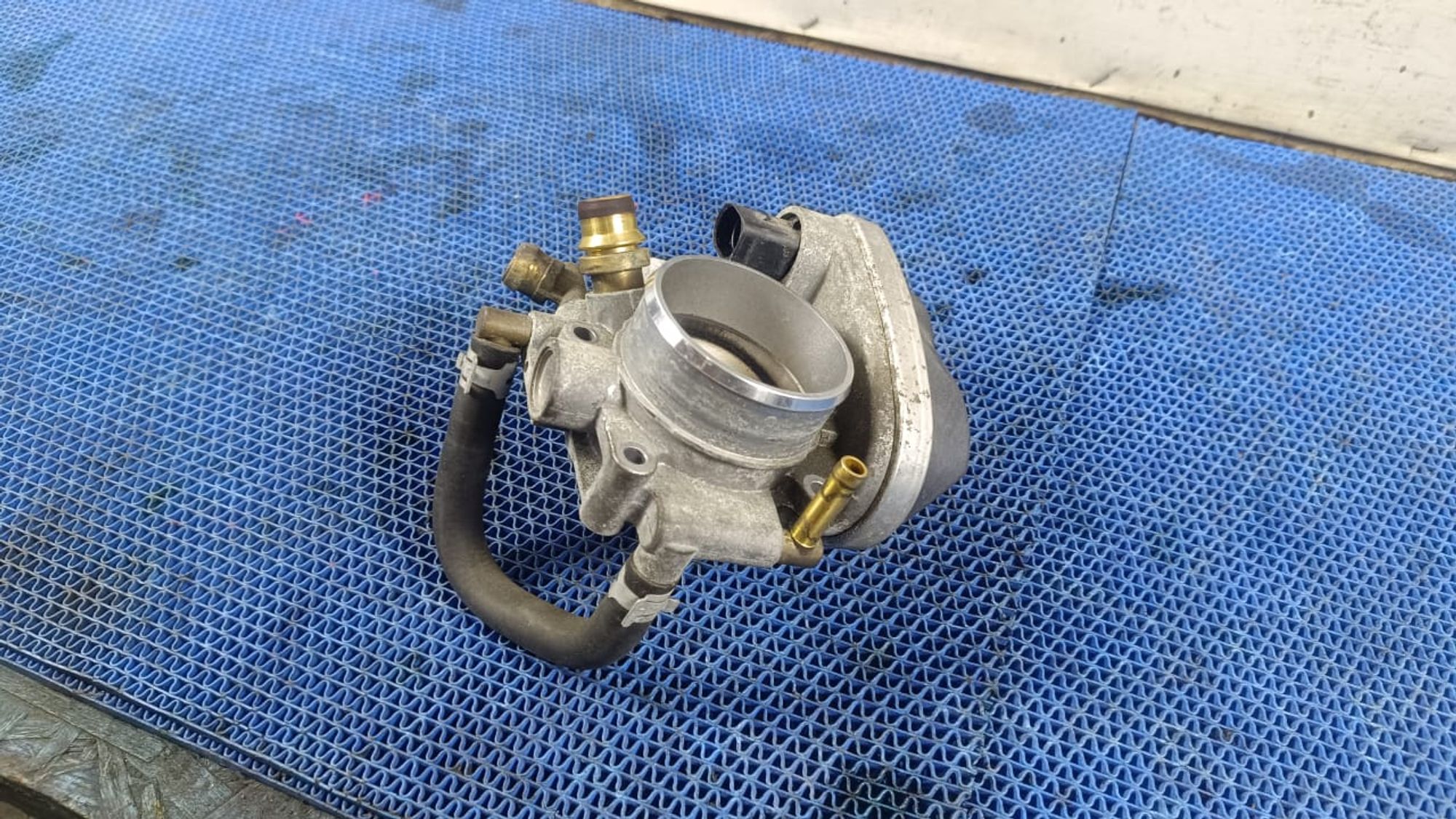 https://gcs.partsauto.market/rn-stockpro.appspot.com/thmbs/userImages/72ad5fba4727bffbc6ea9a8c61494201/part/de5fbb2c-cfa3-4d30-b89c-889673886773_1745844061573.jpg