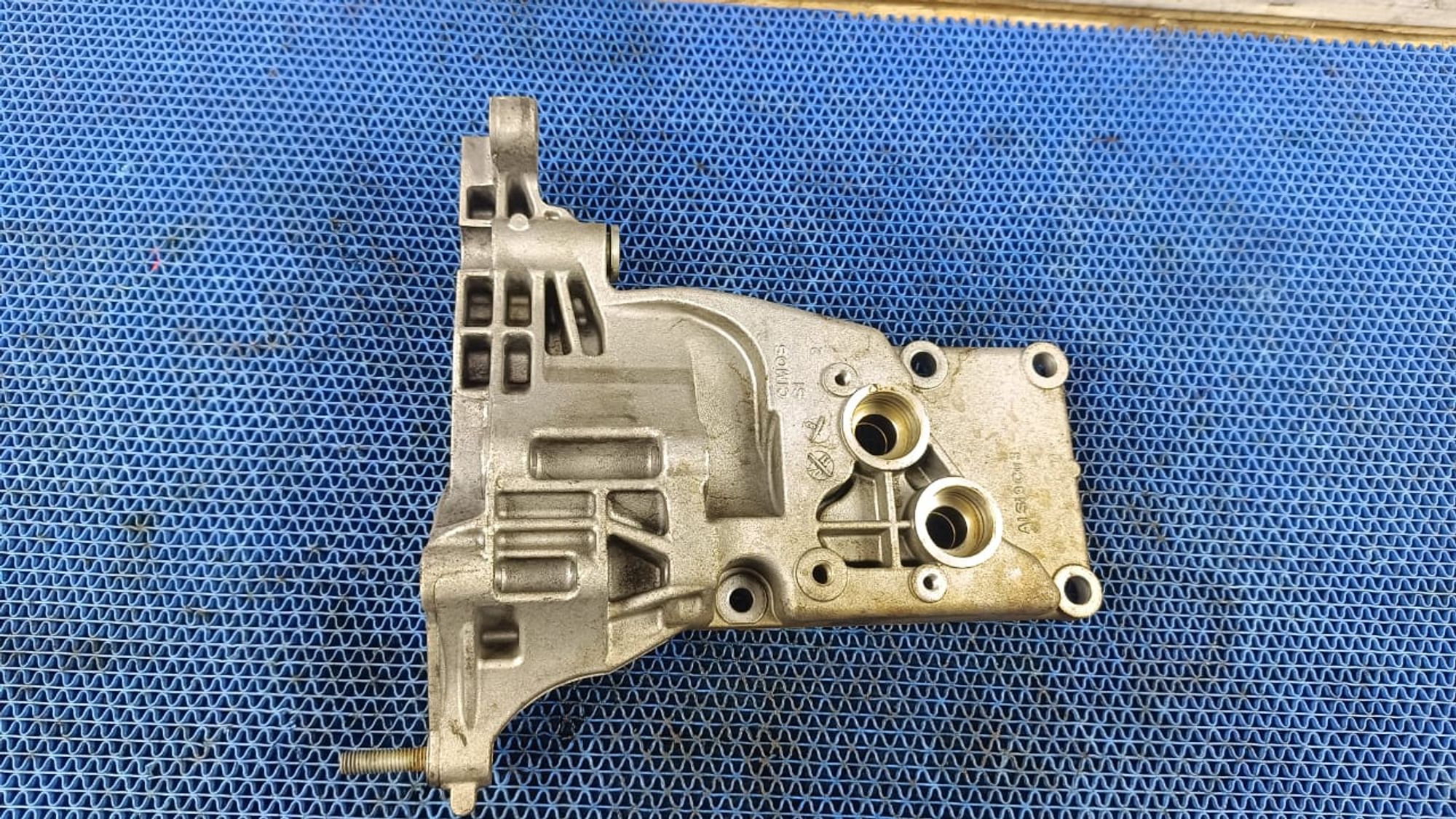 https://gcs.partsauto.market/rn-stockpro.appspot.com/thmbs/userImages/72ad5fba4727bffbc6ea9a8c61494201/part/e3082bfa-d086-4881-86a2-43d579ccb766_1733749760170.jpg