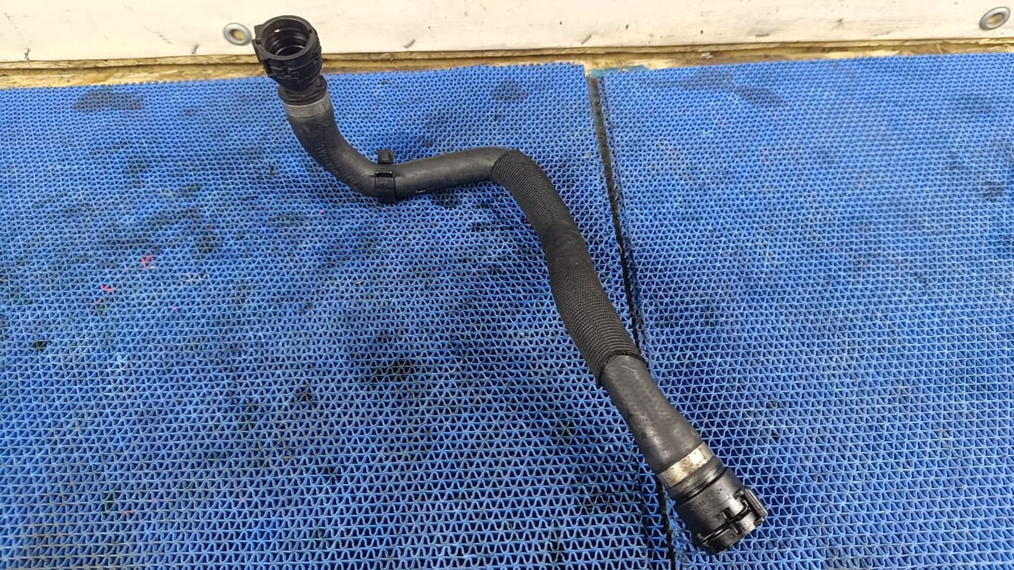 https://gcs.partsauto.market/rn-stockpro.appspot.com/thmbs/userImages/72ad5fba4727bffbc6ea9a8c61494201/part/e63531bc-9cc5-4f69-8c83-38ccc47fe311_1745329351217.jpg