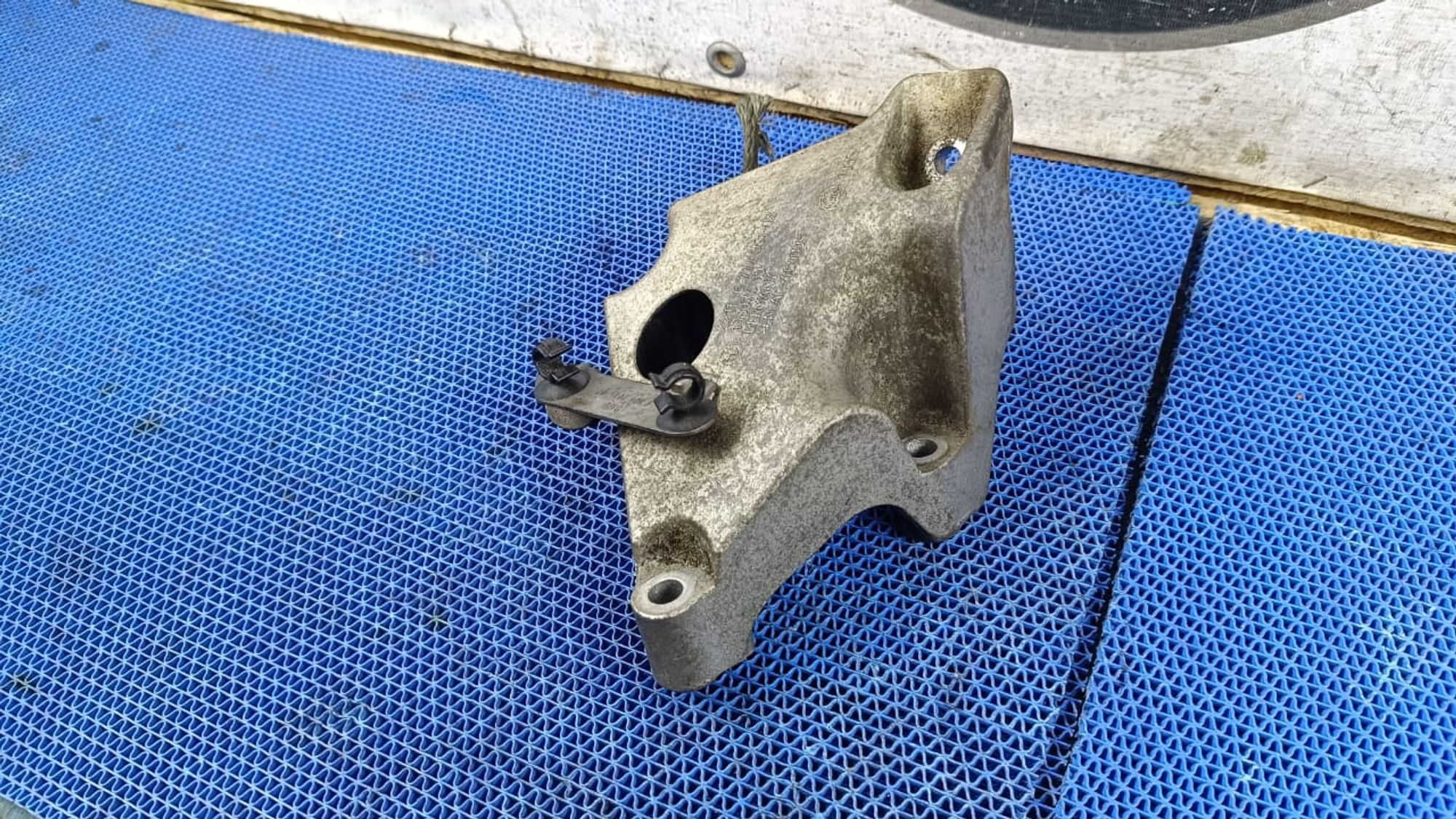 https://gcs.partsauto.market/rn-stockpro.appspot.com/thmbs/userImages/72ad5fba4727bffbc6ea9a8c61494201/part/e64fd514-be65-4d1f-8c7d-91aa77205e8f_1736867224627.jpg