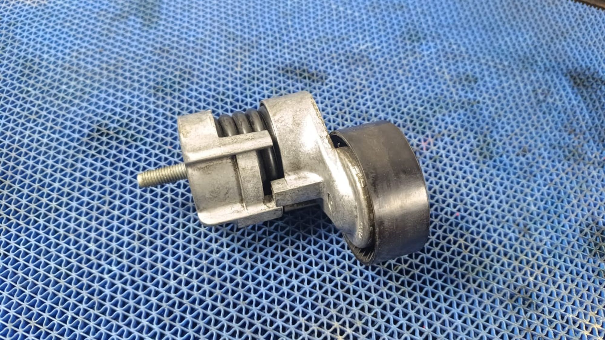 https://gcs.partsauto.market/rn-stockpro.appspot.com/thmbs/userImages/72ad5fba4727bffbc6ea9a8c61494201/part/f9004f94-9448-42d4-bb21-dc97da433cb9_1749034985882.jpg