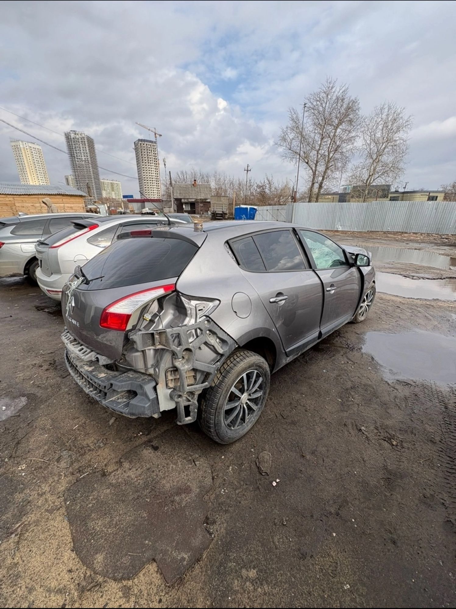 https://gcs.partsauto.market/rn-stockpro.appspot.com/thmbs/userImages/7493bedda53ffbba18042670cc6fed05/car/7267e5aa-f6f0-452d-bc8e-19e969de239e_1748654170137.jpg