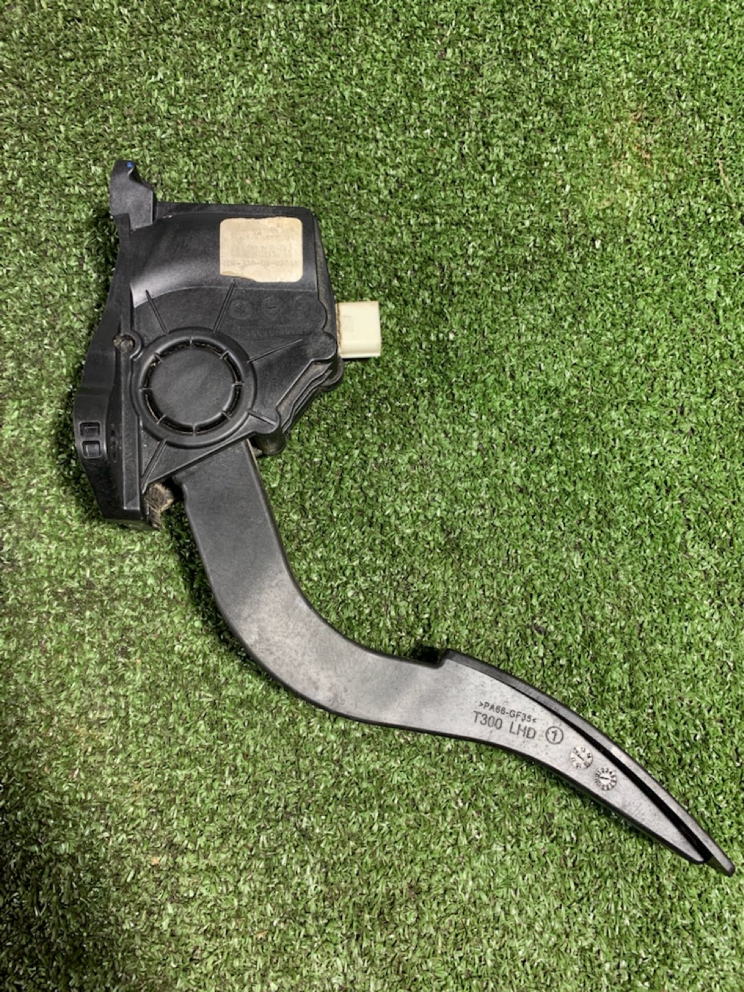 https://gcs.partsauto.market/rn-stockpro.appspot.com/thmbs/userImages/7493bedda53ffbba18042670cc6fed05/part/05d127ac-a8c7-4f94-a9cc-c183397aca79_1733741900240.jpg