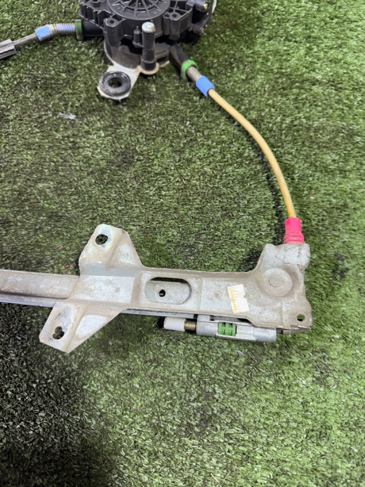 https://gcs.partsauto.market/rn-stockpro.appspot.com/thmbs/userImages/7493bedda53ffbba18042670cc6fed05/part/07396a06-c588-4878-a5e5-0f27dcf19901_1744116355808.jpg