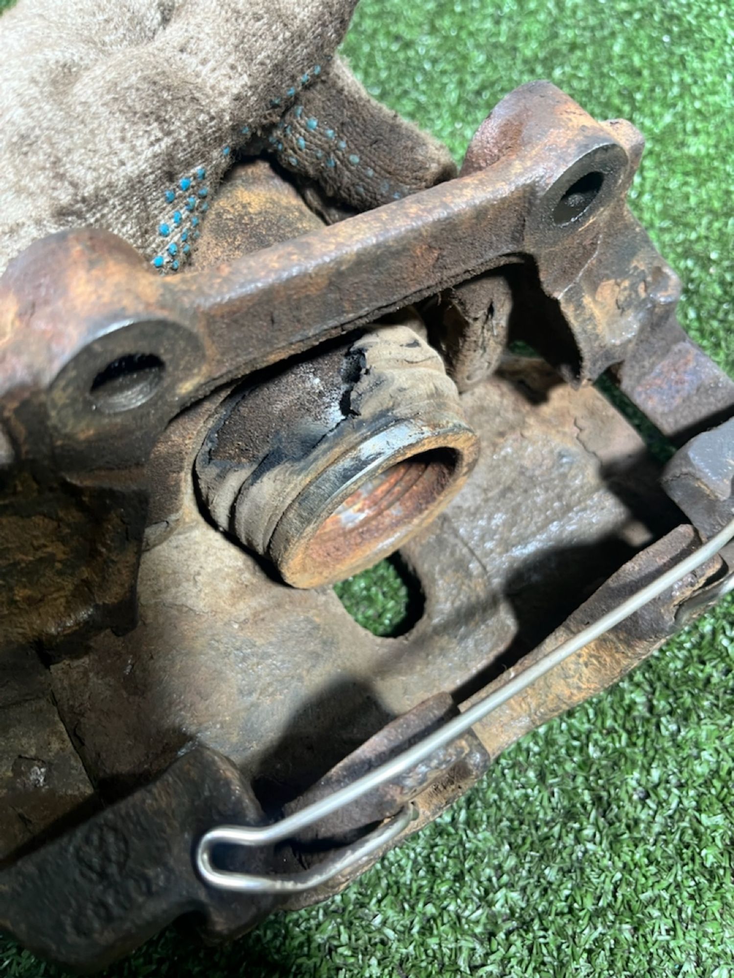 https://gcs.partsauto.market/rn-stockpro.appspot.com/thmbs/userImages/7493bedda53ffbba18042670cc6fed05/part/18b9f37d-6cae-4bba-ac19-39a8ed0a003c_1733999954411.jpg