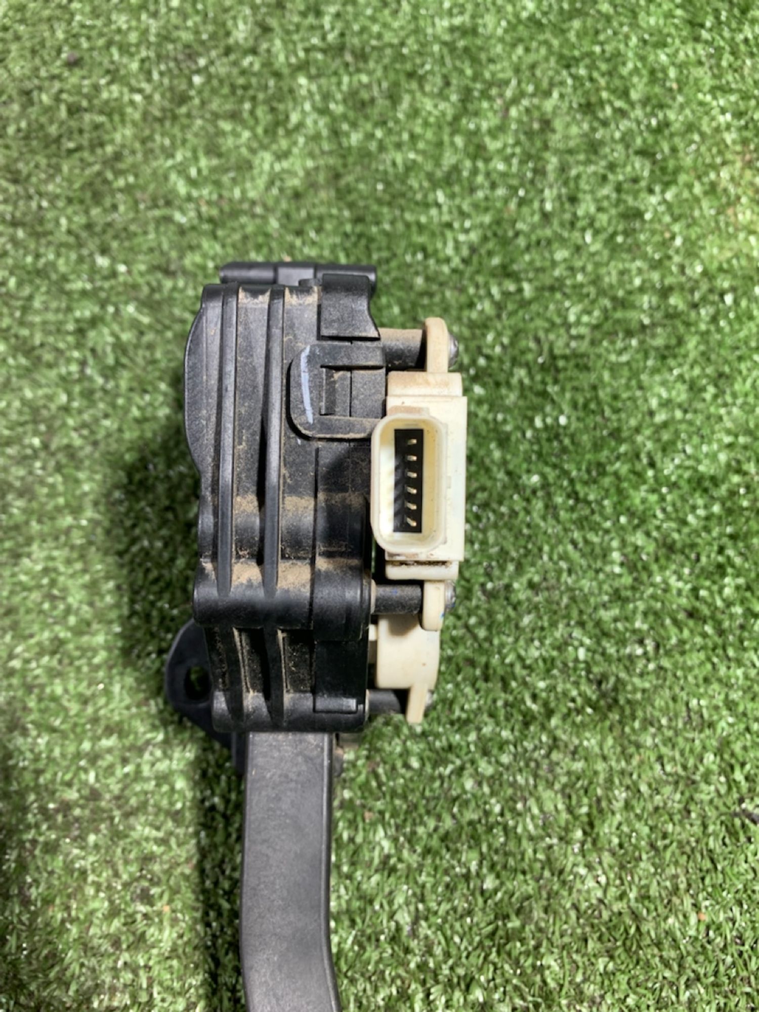 https://gcs.partsauto.market/rn-stockpro.appspot.com/thmbs/userImages/7493bedda53ffbba18042670cc6fed05/part/1906ab76-6f73-42e6-96c4-919757940a56_1733741896964.jpg
