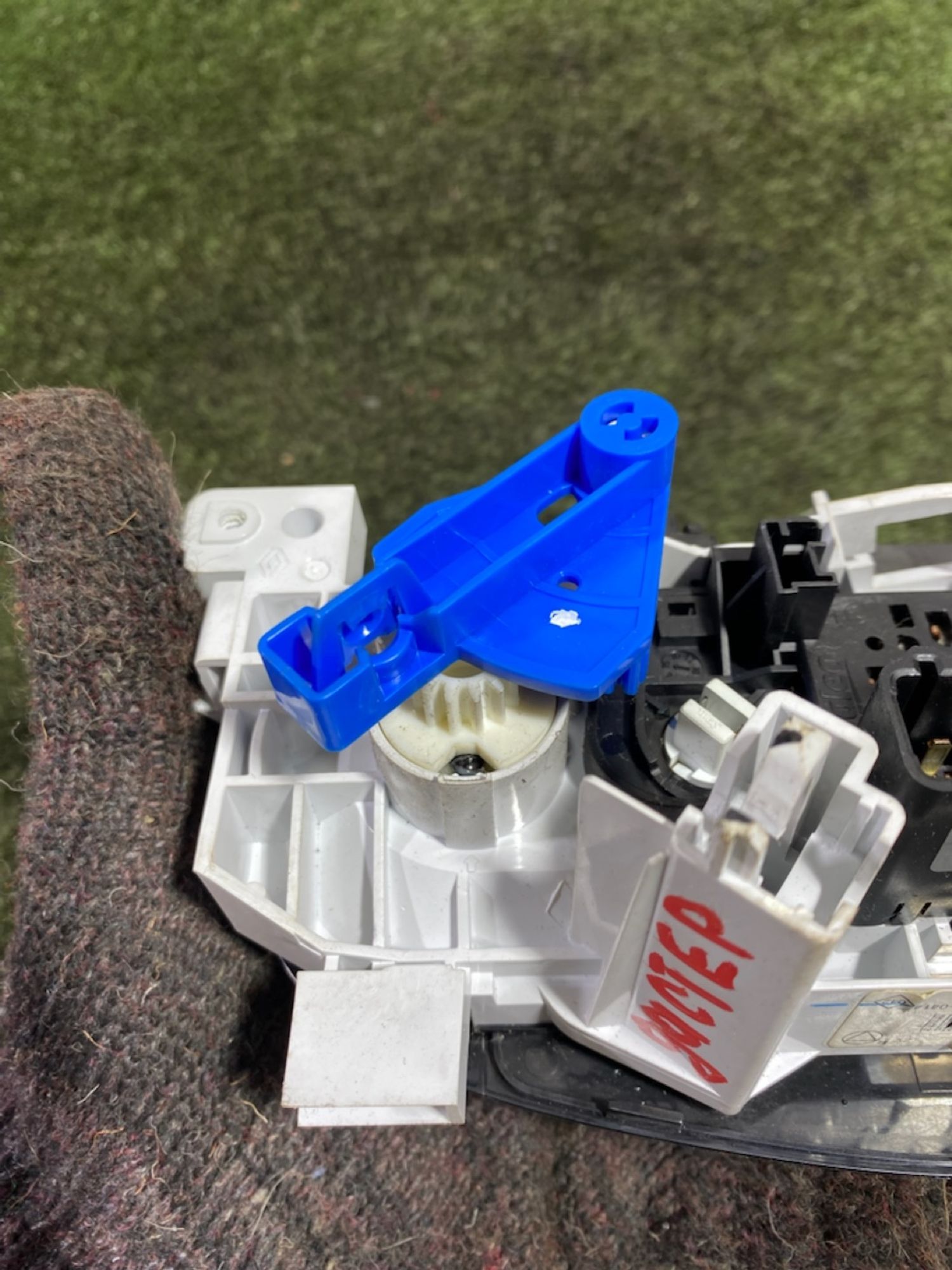 https://gcs.partsauto.market/rn-stockpro.appspot.com/thmbs/userImages/7493bedda53ffbba18042670cc6fed05/part/4a2047cc-f6bf-4f6b-8c1a-db6fe112f0ea_1747318361699.jpg