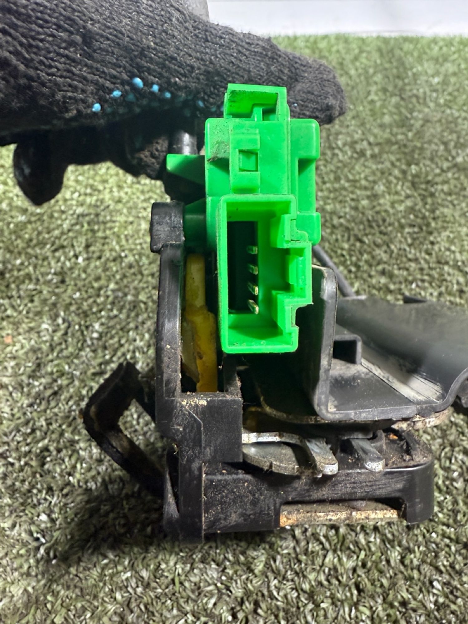 https://gcs.partsauto.market/rn-stockpro.appspot.com/thmbs/userImages/7493bedda53ffbba18042670cc6fed05/part/4e4943ac-0f62-4fd9-b38b-131b687b1781_1739431107130.jpg