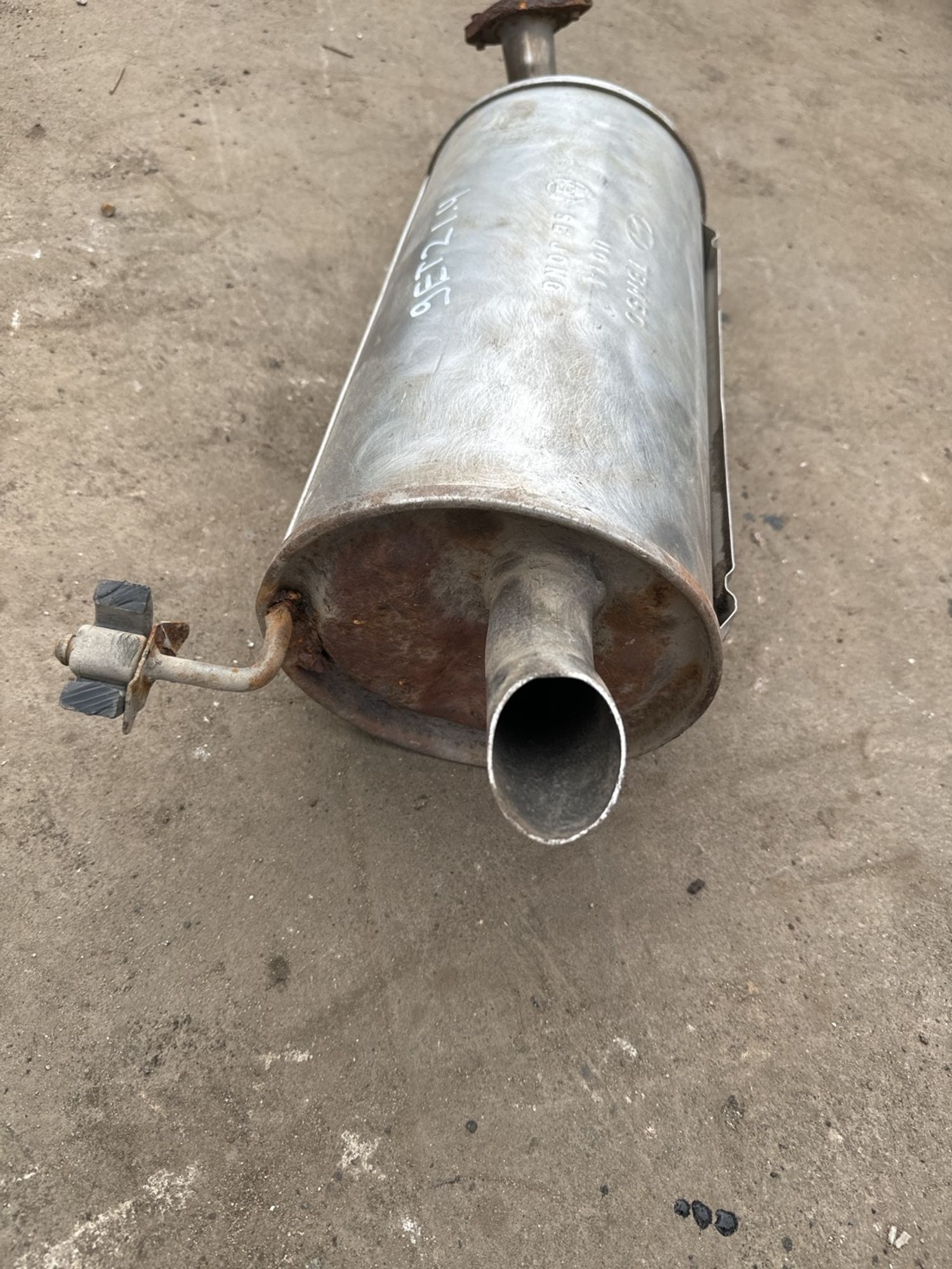 https://gcs.partsauto.market/rn-stockpro.appspot.com/thmbs/userImages/7493bedda53ffbba18042670cc6fed05/part/51ec678b-aec2-4ddd-bc91-d5c3f22c0406_1743507773018.jpg