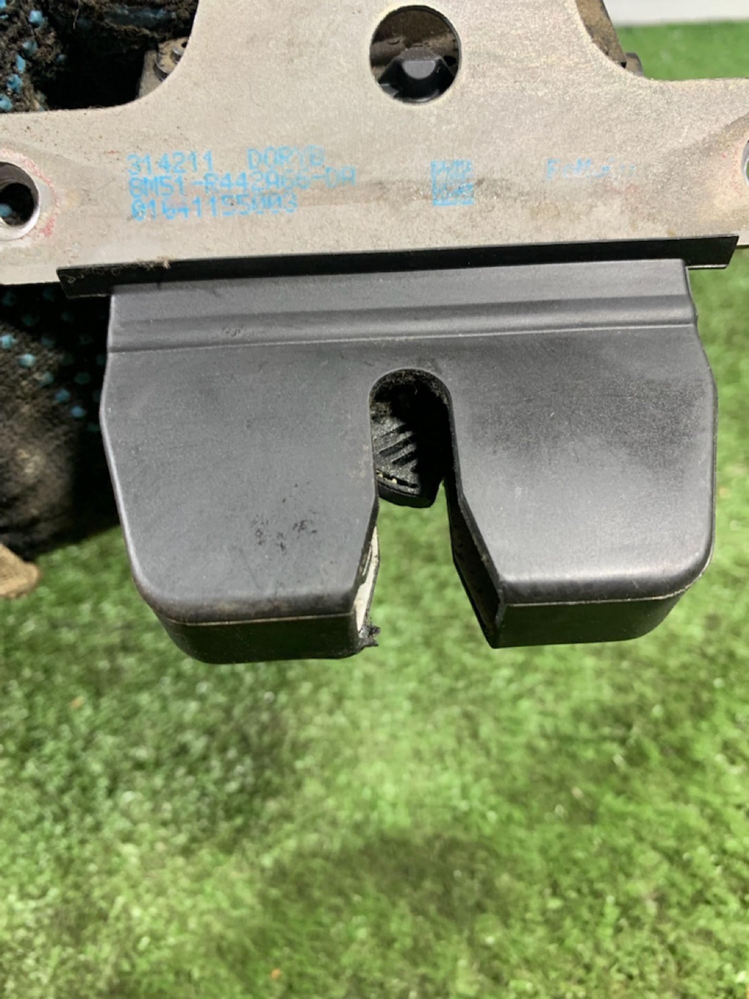 https://gcs.partsauto.market/rn-stockpro.appspot.com/thmbs/userImages/7493bedda53ffbba18042670cc6fed05/part/8cb67df3-f175-401c-93a8-e319ca14bc80_1741098101199.jpg