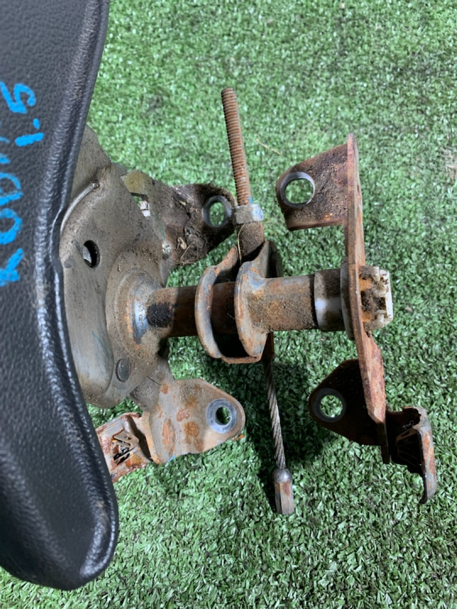 https://gcs.partsauto.market/rn-stockpro.appspot.com/thmbs/userImages/7493bedda53ffbba18042670cc6fed05/part/8f88d362-87e6-4953-afab-529d755247b0_1733742092210.jpg