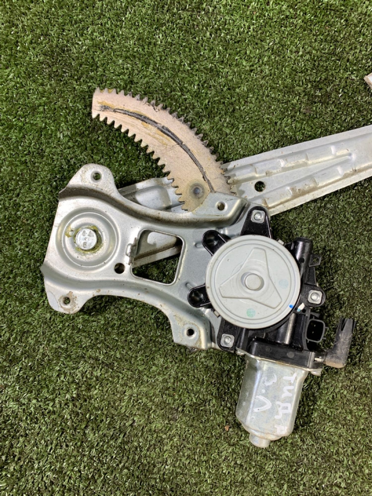 https://gcs.partsauto.market/rn-stockpro.appspot.com/thmbs/userImages/7493bedda53ffbba18042670cc6fed05/part/9c734300-f61a-4429-ab9c-d81382efc6b1_1736150543284.jpg