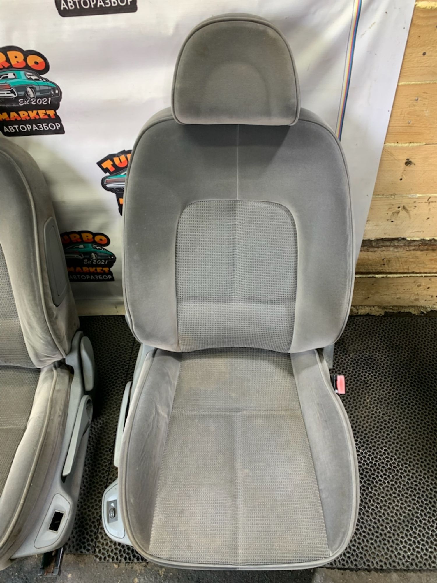 https://gcs.partsauto.market/rn-stockpro.appspot.com/thmbs/userImages/7493bedda53ffbba18042670cc6fed05/part/add329f0-c0d5-4da2-9b95-161c45b019eb_1742885448253.jpg