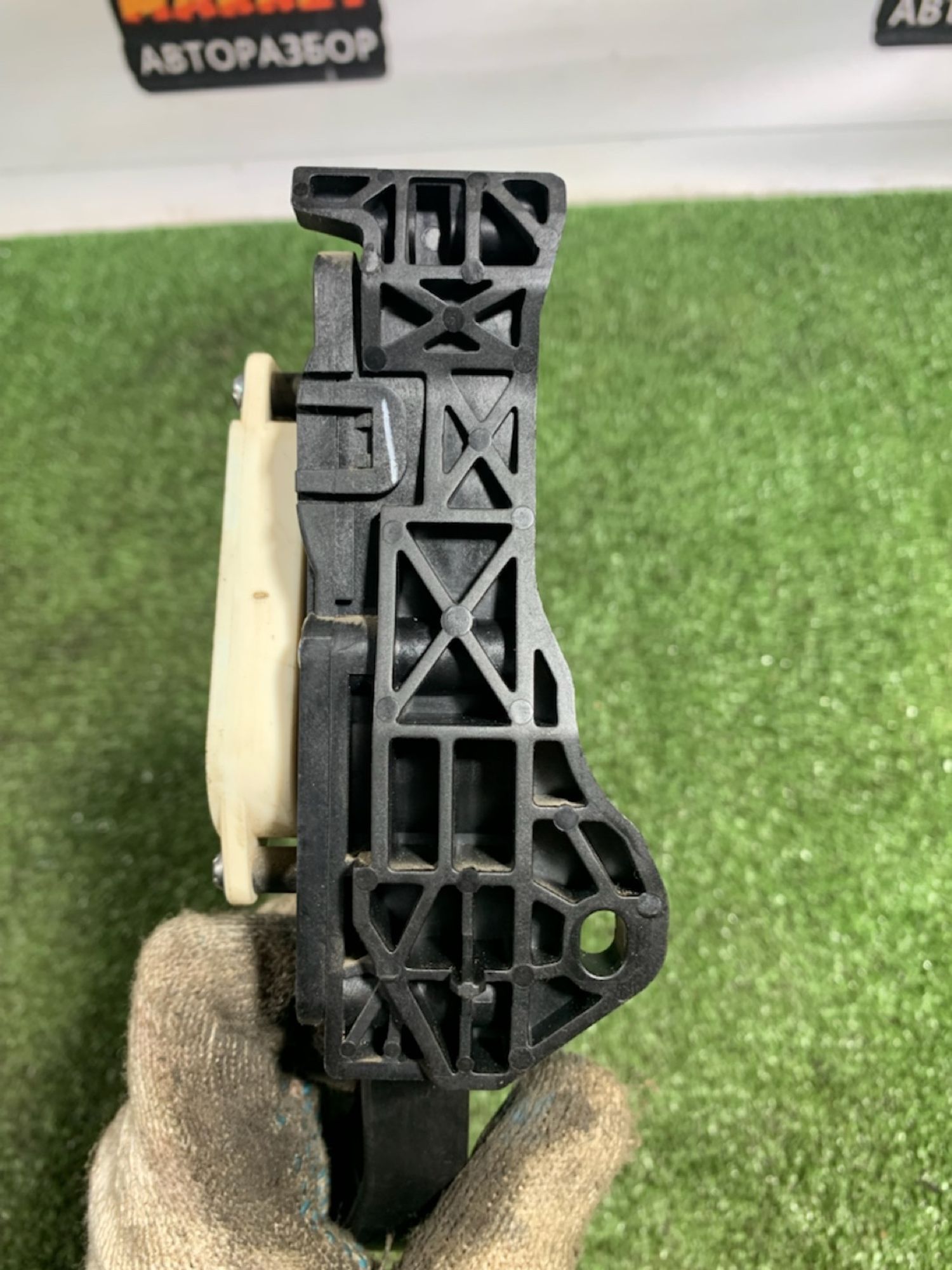 https://gcs.partsauto.market/rn-stockpro.appspot.com/thmbs/userImages/7493bedda53ffbba18042670cc6fed05/part/ae079da6-d485-4cf6-a703-3f99f3616155_1733741925253.jpg