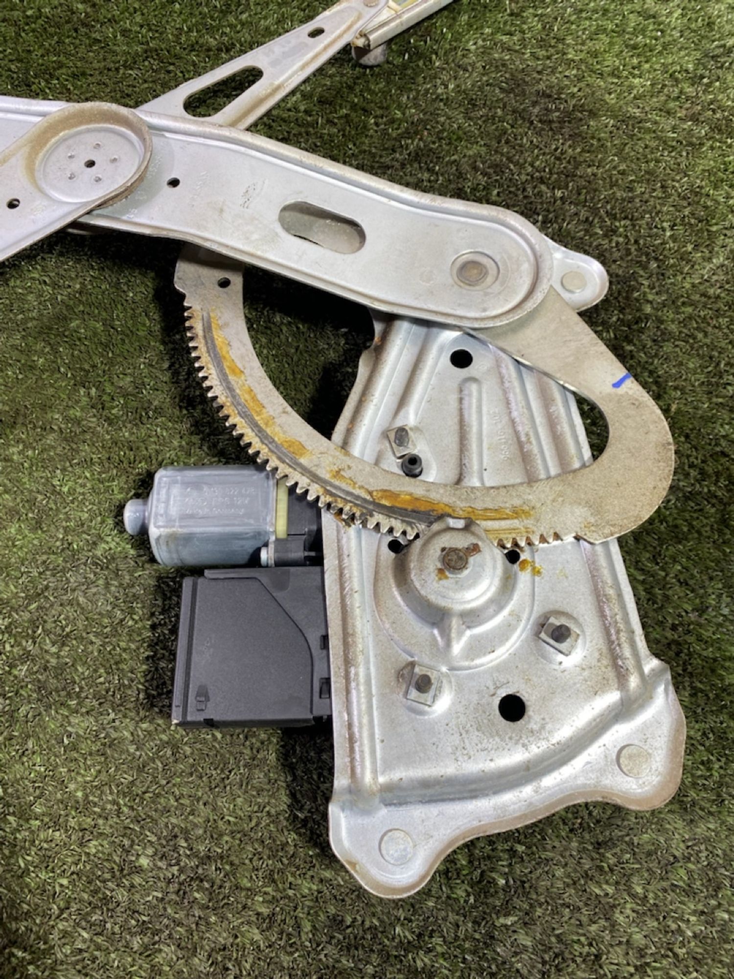https://gcs.partsauto.market/rn-stockpro.appspot.com/thmbs/userImages/7493bedda53ffbba18042670cc6fed05/part/af1c4af5-69bd-4efe-b329-a9c92b5adb13_1748616861649.jpg