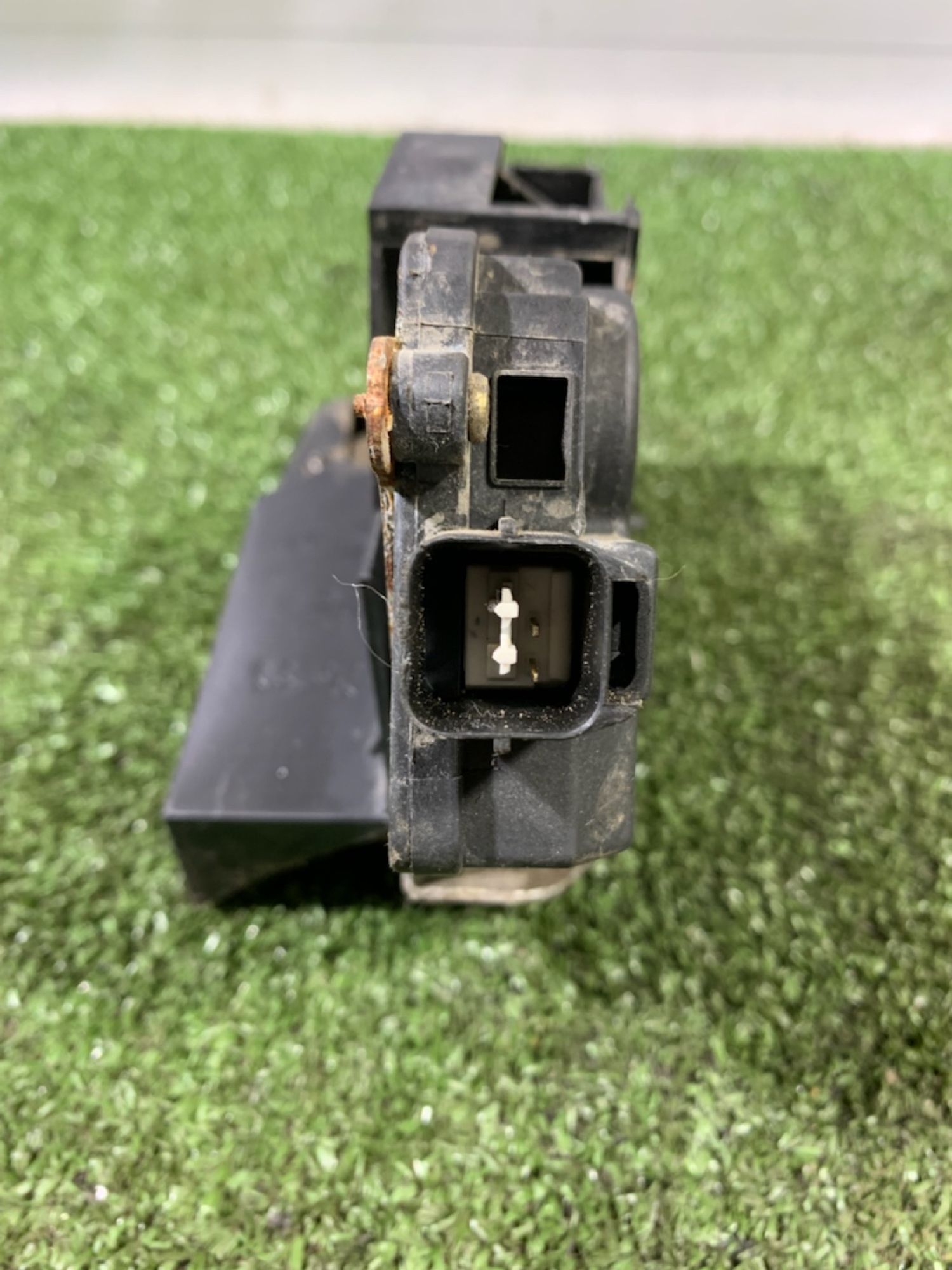 https://gcs.partsauto.market/rn-stockpro.appspot.com/thmbs/userImages/7493bedda53ffbba18042670cc6fed05/part/b2cc73c5-45c9-495a-8fc5-5a16e6bf9f5f_1734434209325.jpg