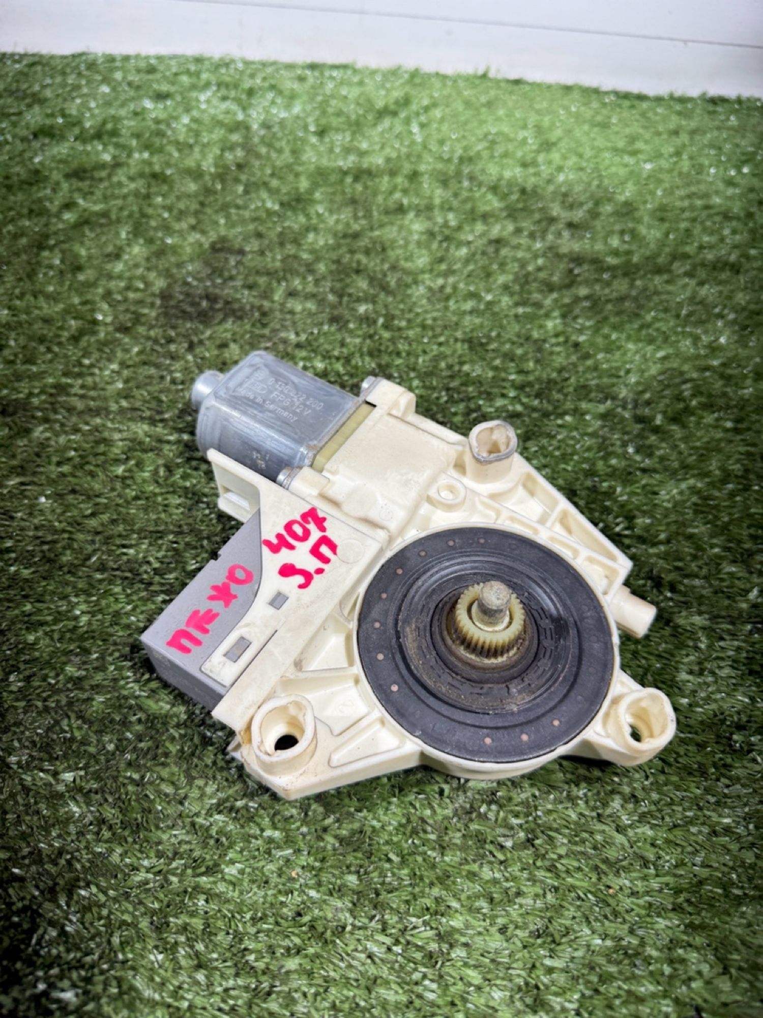 https://gcs.partsauto.market/rn-stockpro.appspot.com/thmbs/userImages/7493bedda53ffbba18042670cc6fed05/part/bf8850f2-6968-4d33-9c51-5bfc8d16b95e_1741862792243.jpg
