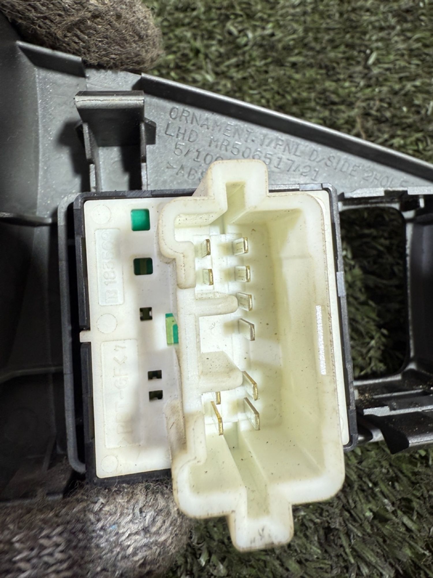 https://gcs.partsauto.market/rn-stockpro.appspot.com/thmbs/userImages/7493bedda53ffbba18042670cc6fed05/part/ca520cae-f0f8-4f91-933b-f91cac6c741b_1746697172225.jpg